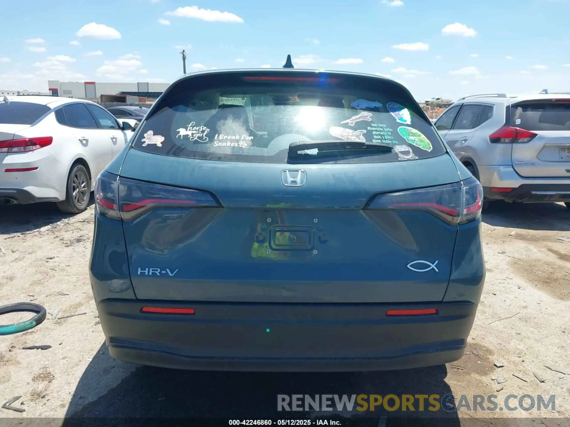 16 Photograph of a damaged car 3CZRZ2H36PM742623 HONDA HR-V 2023