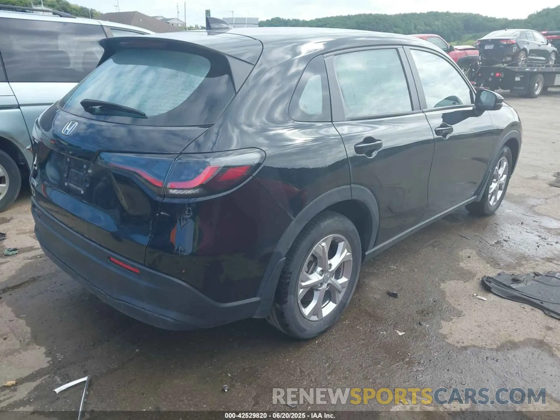 4 Photograph of a damaged car 3CZRZ2H39PM746410 HONDA HR-V 2023