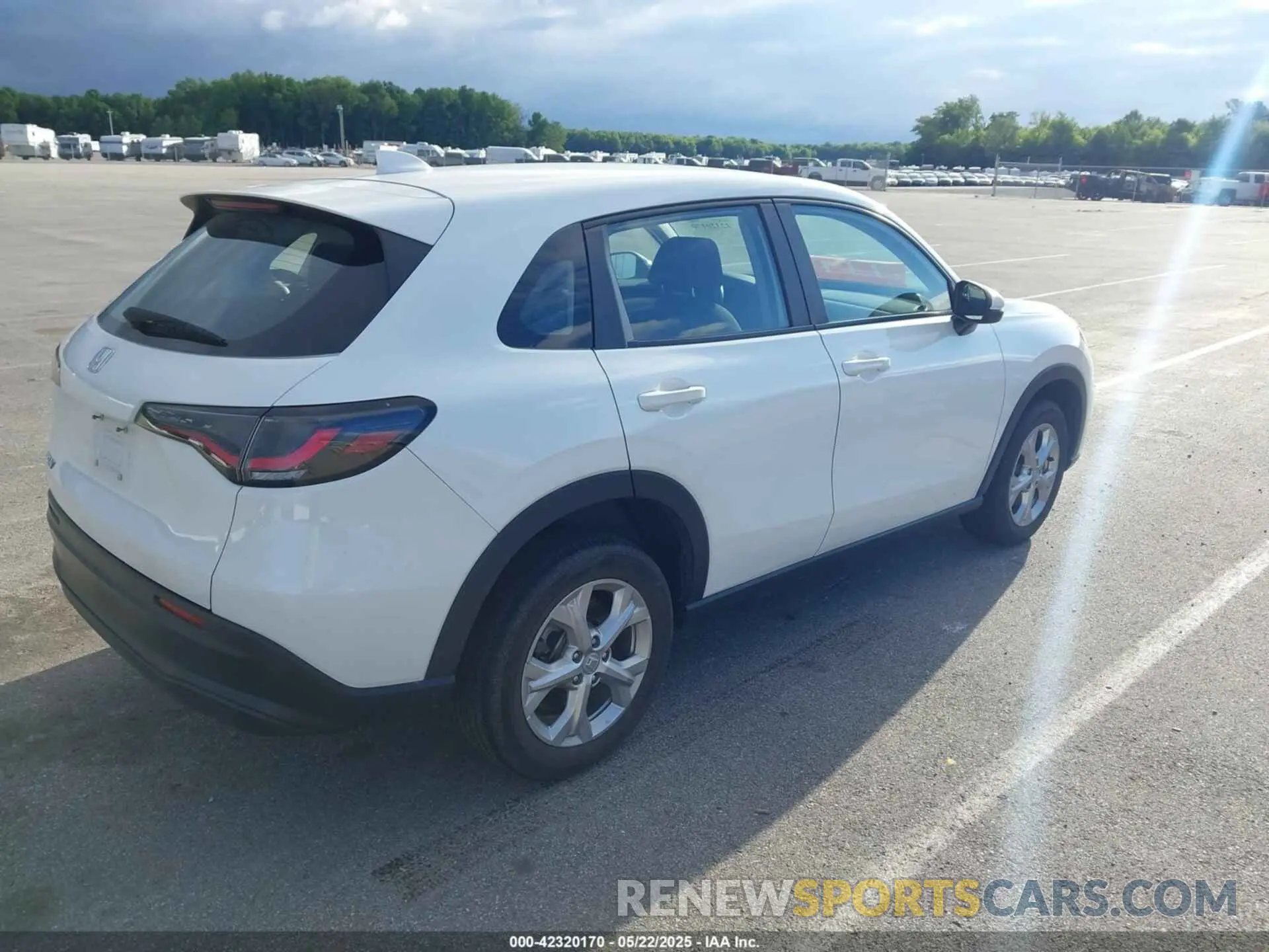 4 Photograph of a damaged car 3CZRZ2H3XPM741846 HONDA HR-V 2023