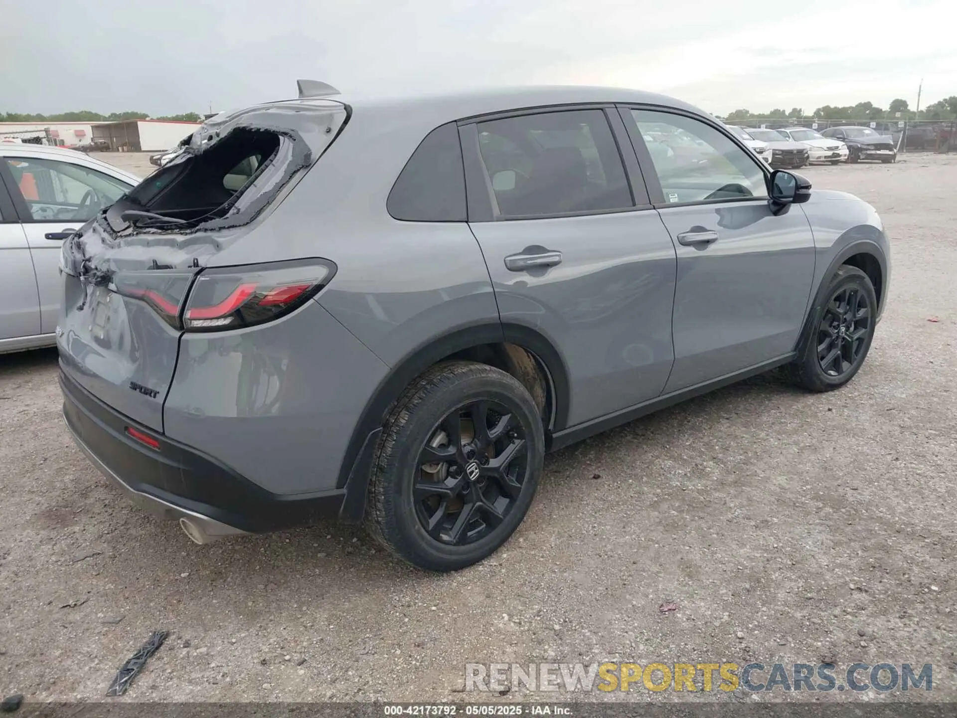 4 Photograph of a damaged car 3CZRZ2H5XPM716799 HONDA HR-V 2023