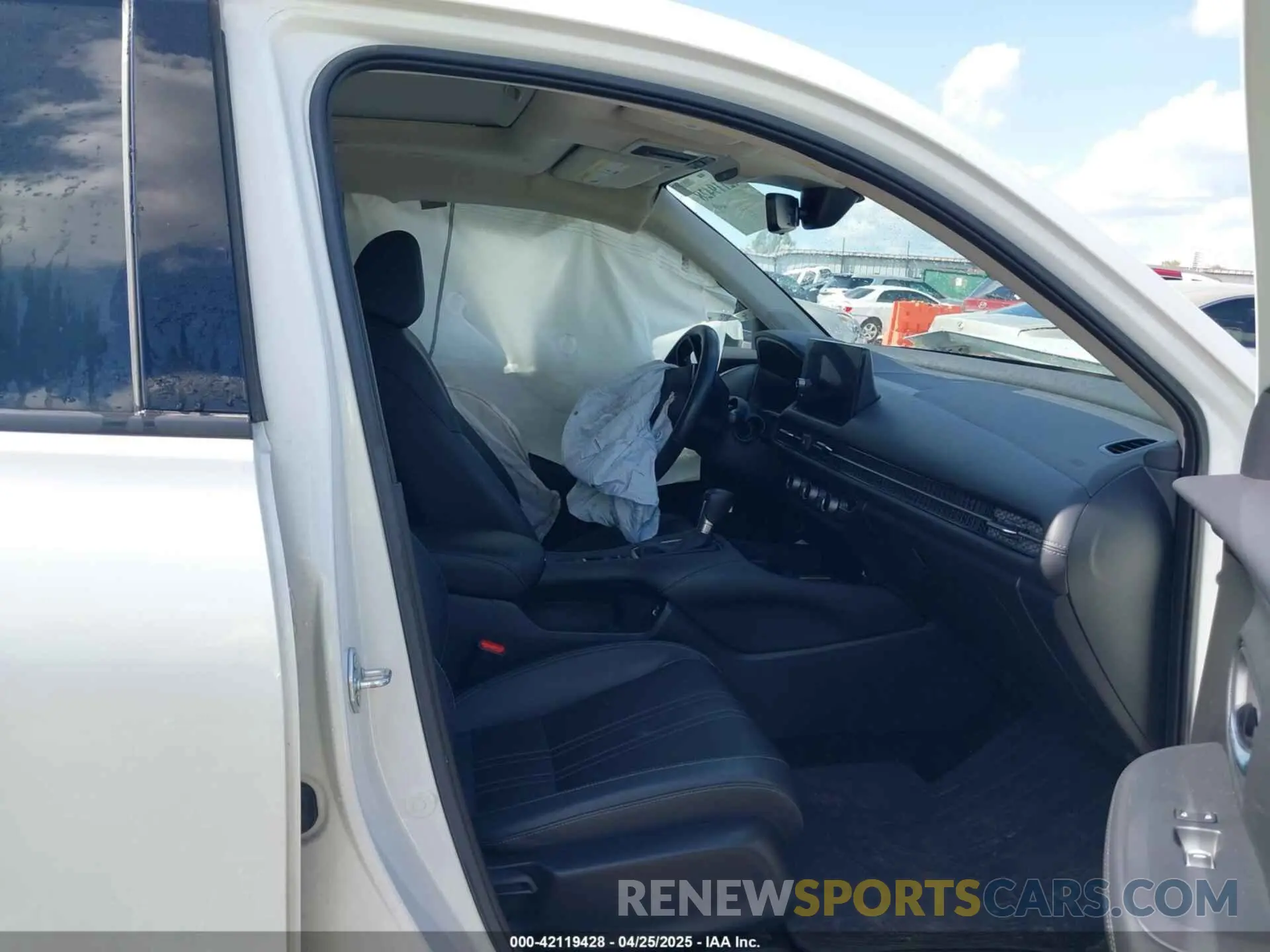 5 Photograph of a damaged car 3CZRZ2H70PM717204 HONDA HR-V 2023