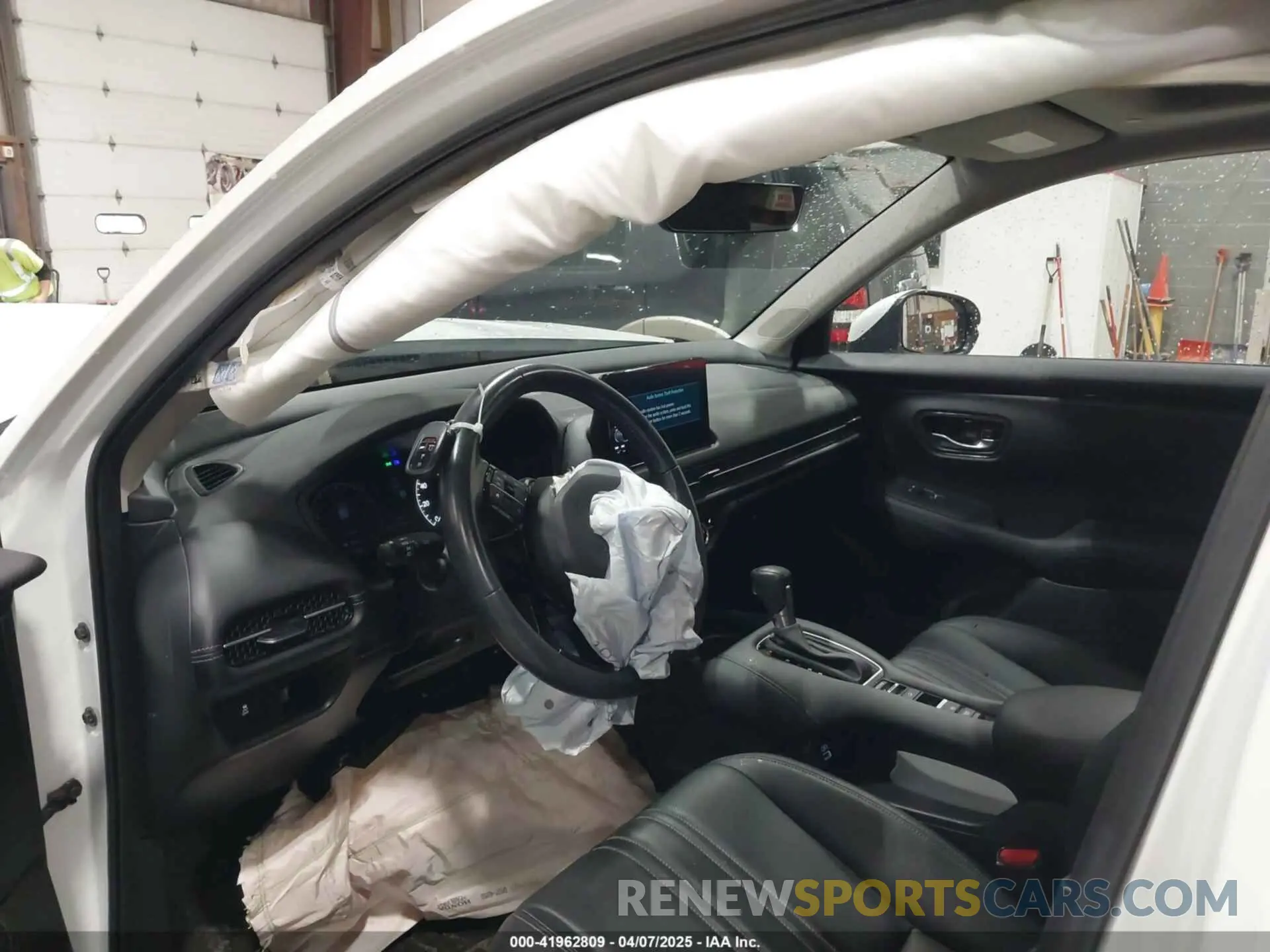 19 Photograph of a damaged car 3CZRZ2H74PM714449 HONDA HR-V 2023
