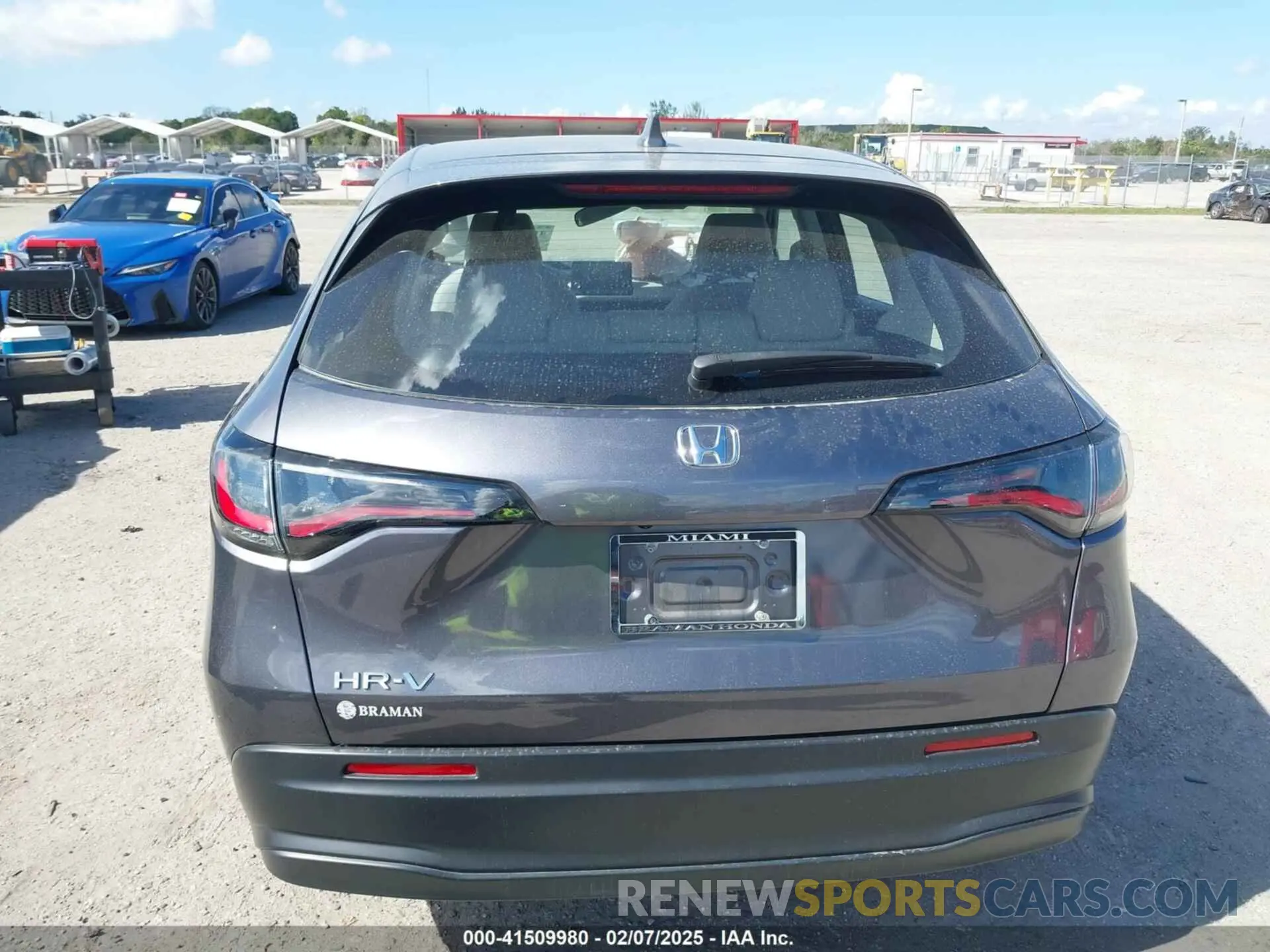 17 Photograph of a damaged car 3CZRZ1H33RM705509 HONDA HR-V 2024