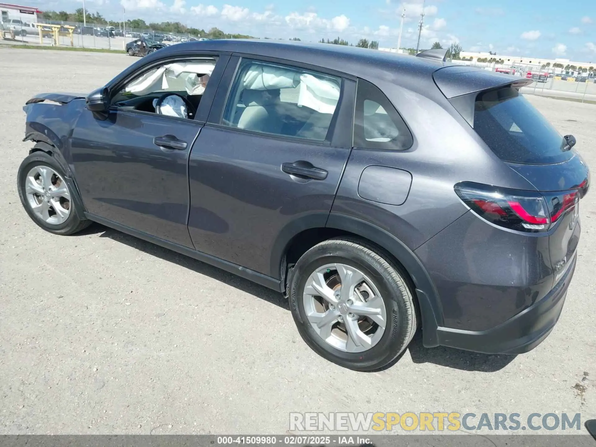 3 Photograph of a damaged car 3CZRZ1H33RM705509 HONDA HR-V 2024