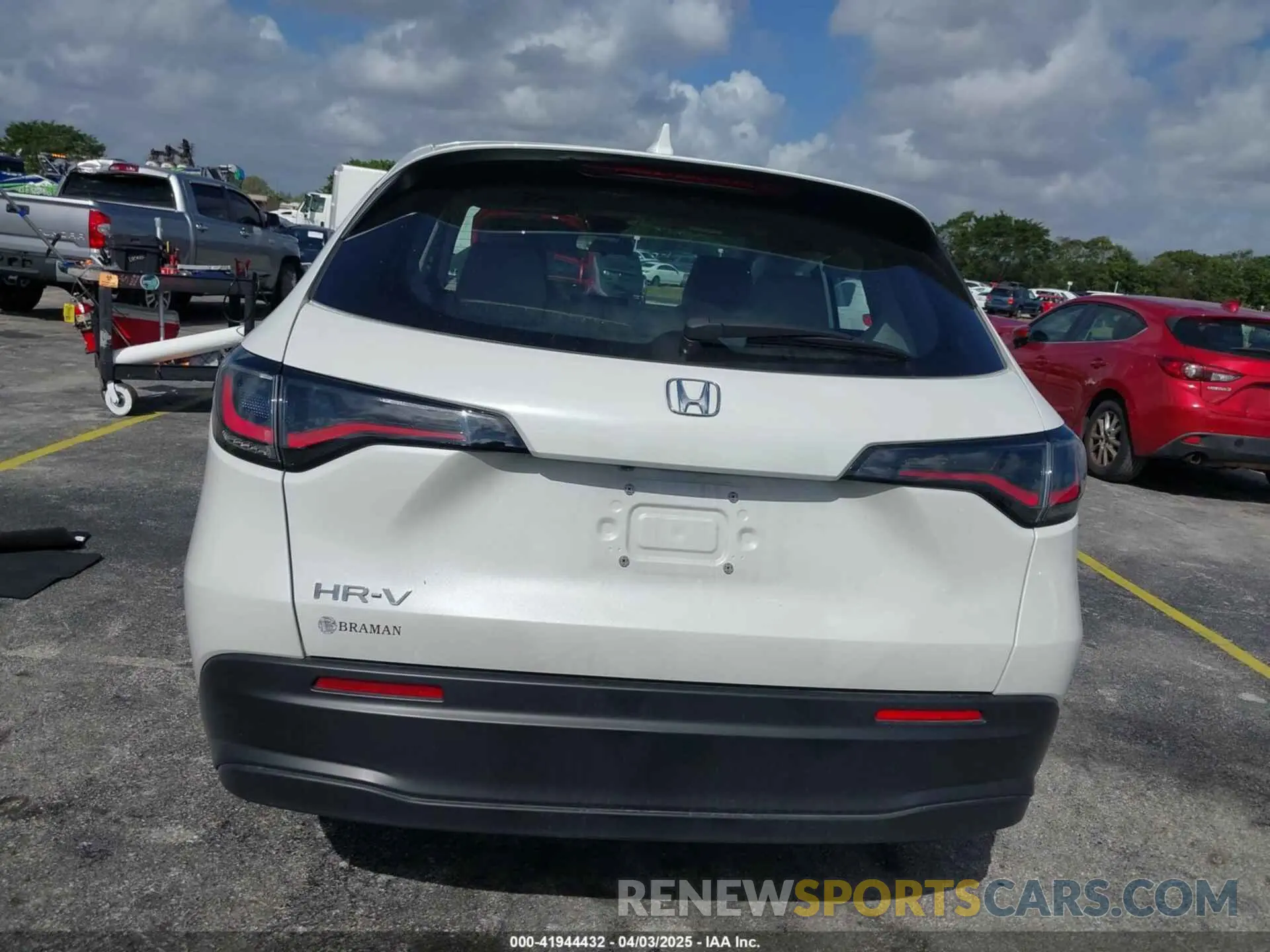 15 Фотография поврежденного автомобиля 3CZRZ1H33RM739756 HONDA HR-V 2024