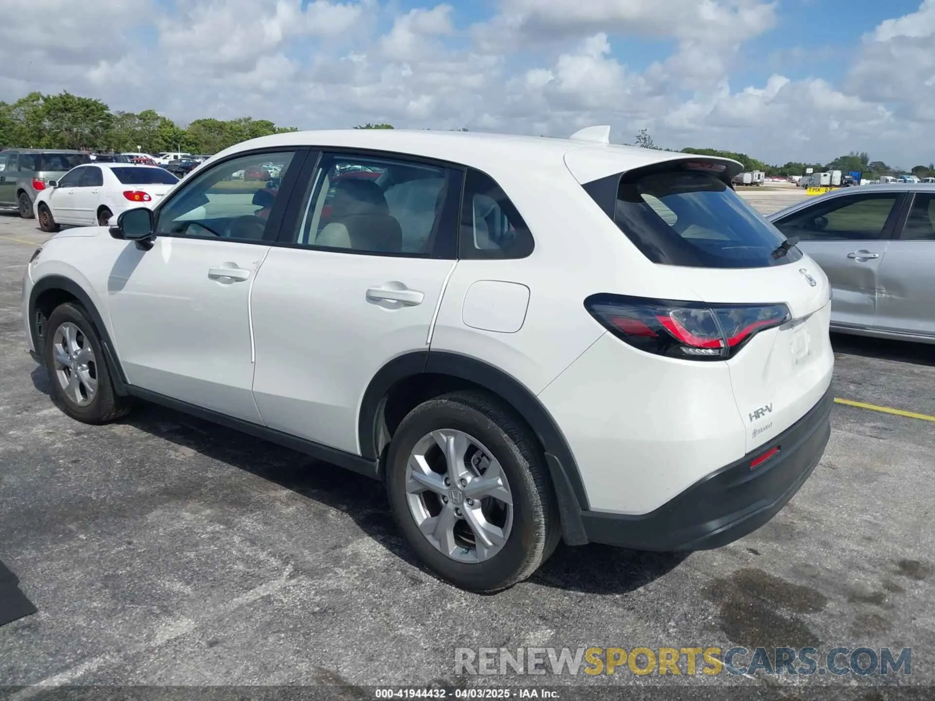 3 Фотография поврежденного автомобиля 3CZRZ1H33RM739756 HONDA HR-V 2024
