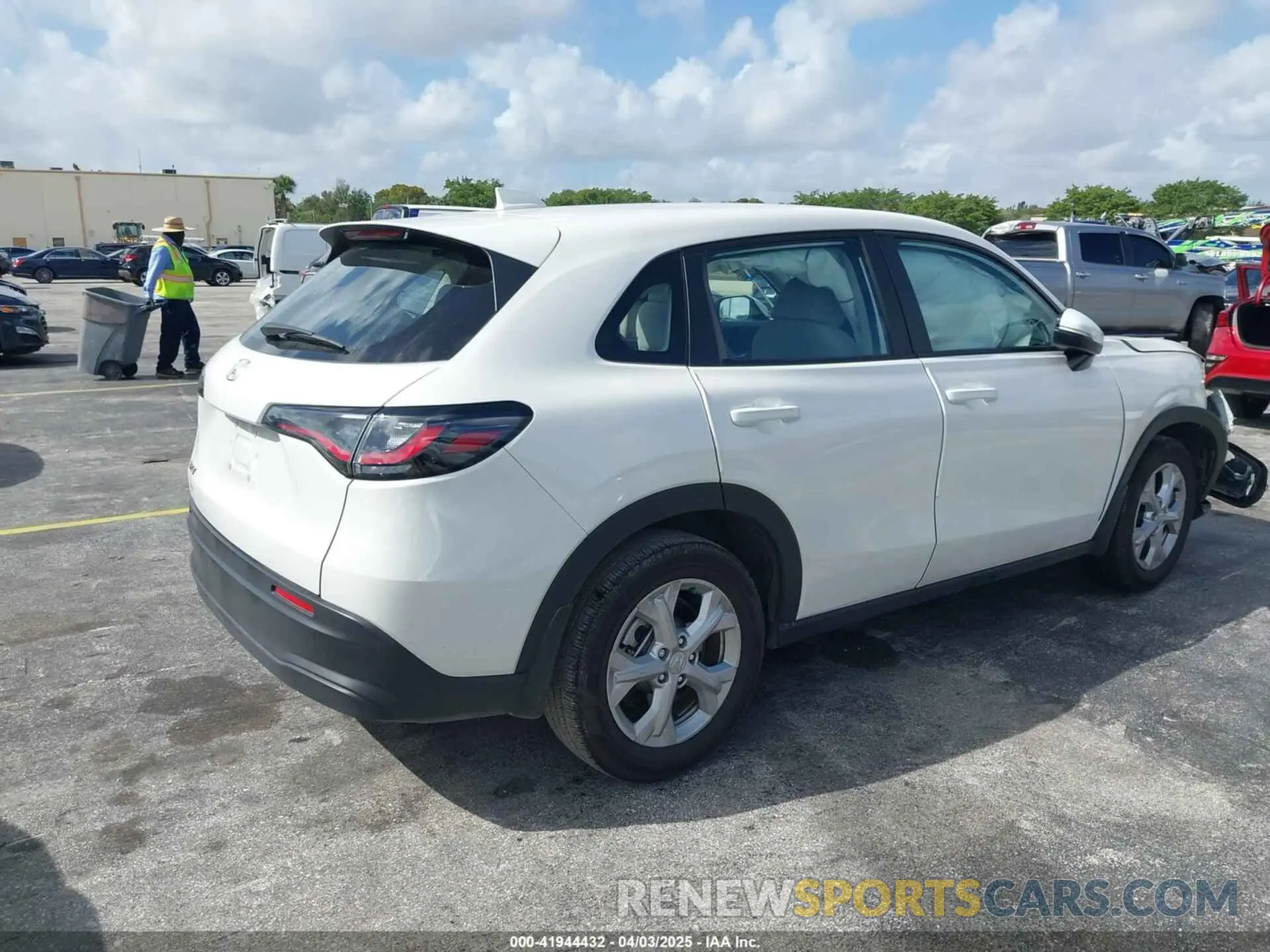 4 Фотография поврежденного автомобиля 3CZRZ1H33RM739756 HONDA HR-V 2024