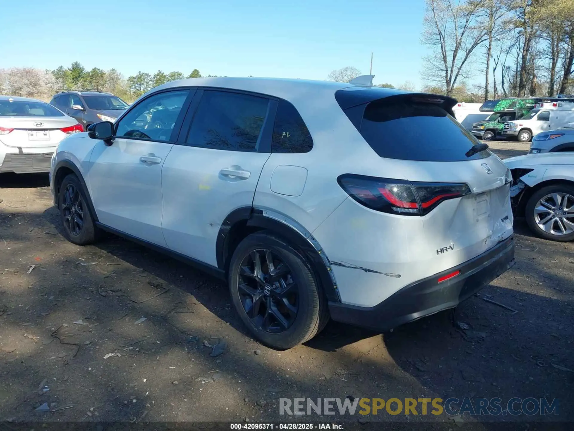 3 Photograph of a damaged car 3CZRZ1H51RM703226 HONDA HR-V 2024