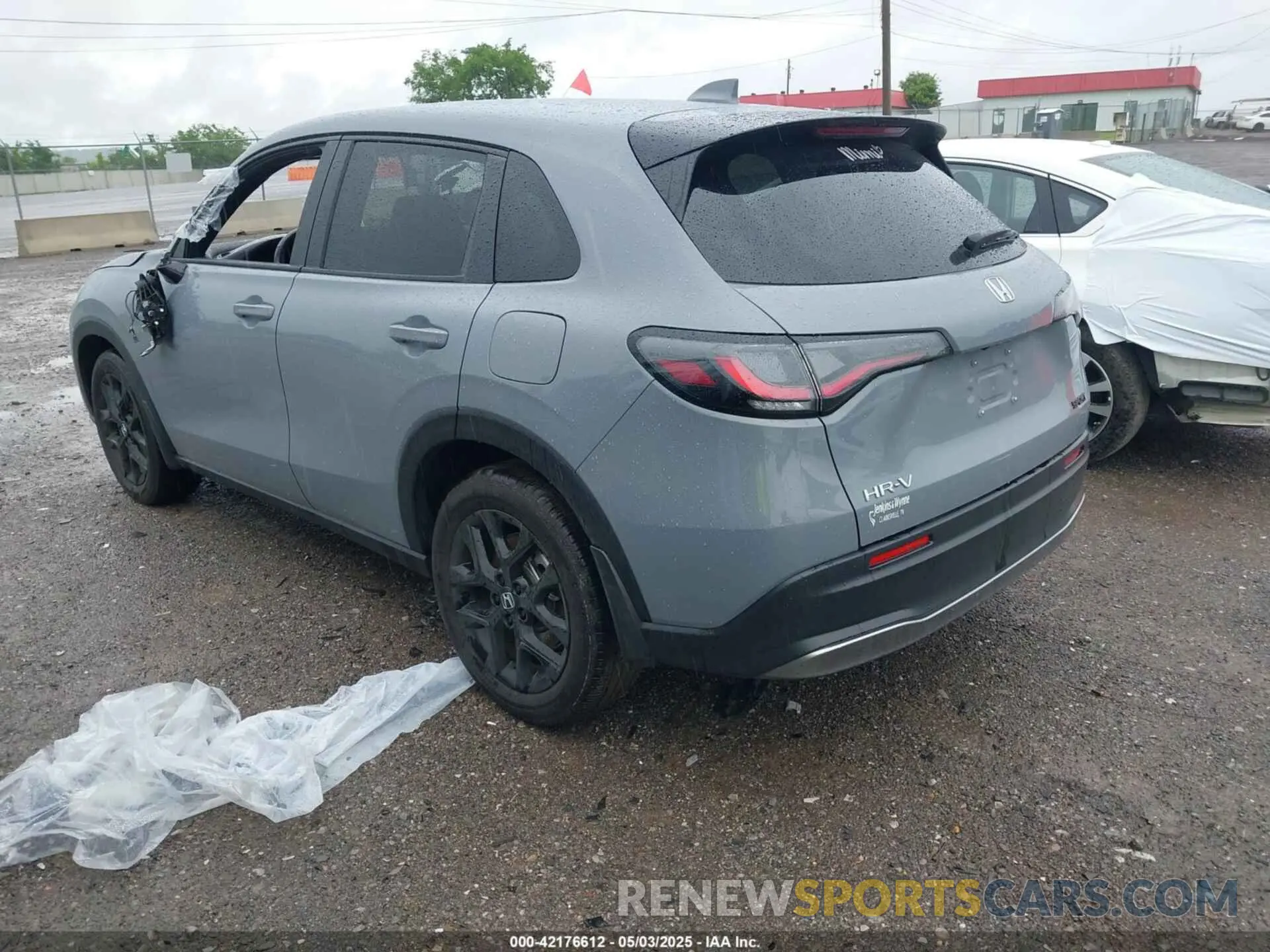 3 Photograph of a damaged car 3CZRZ1H51RM724187 HONDA HR-V 2024
