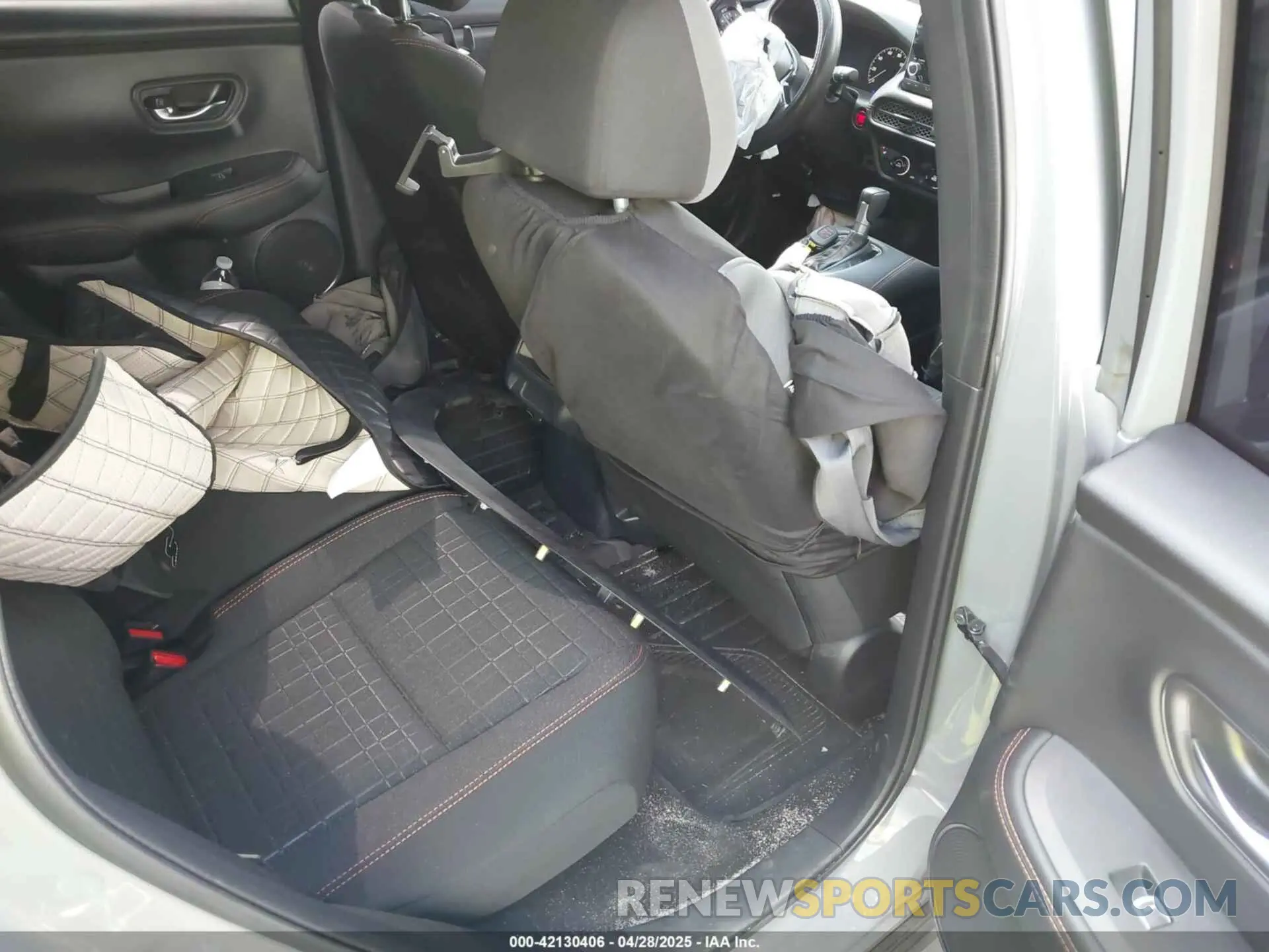8 Photograph of a damaged car 3CZRZ1H51RM752314 HONDA HR-V 2024