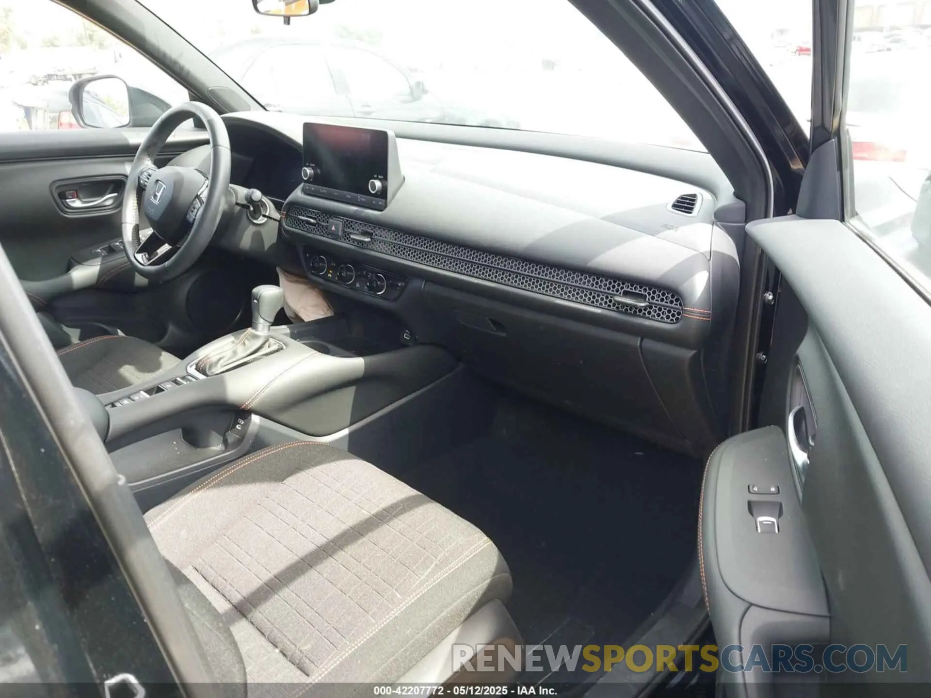 5 Photograph of a damaged car 3CZRZ1H53RM740097 HONDA HR-V 2024