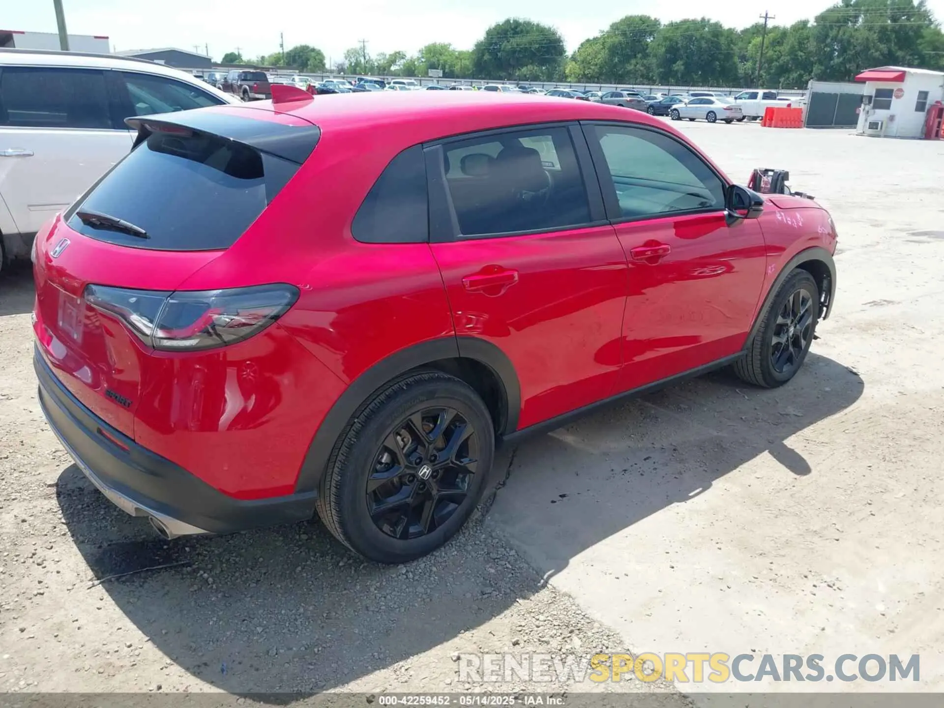 4 Photograph of a damaged car 3CZRZ1H57RM737266 HONDA HR-V 2024