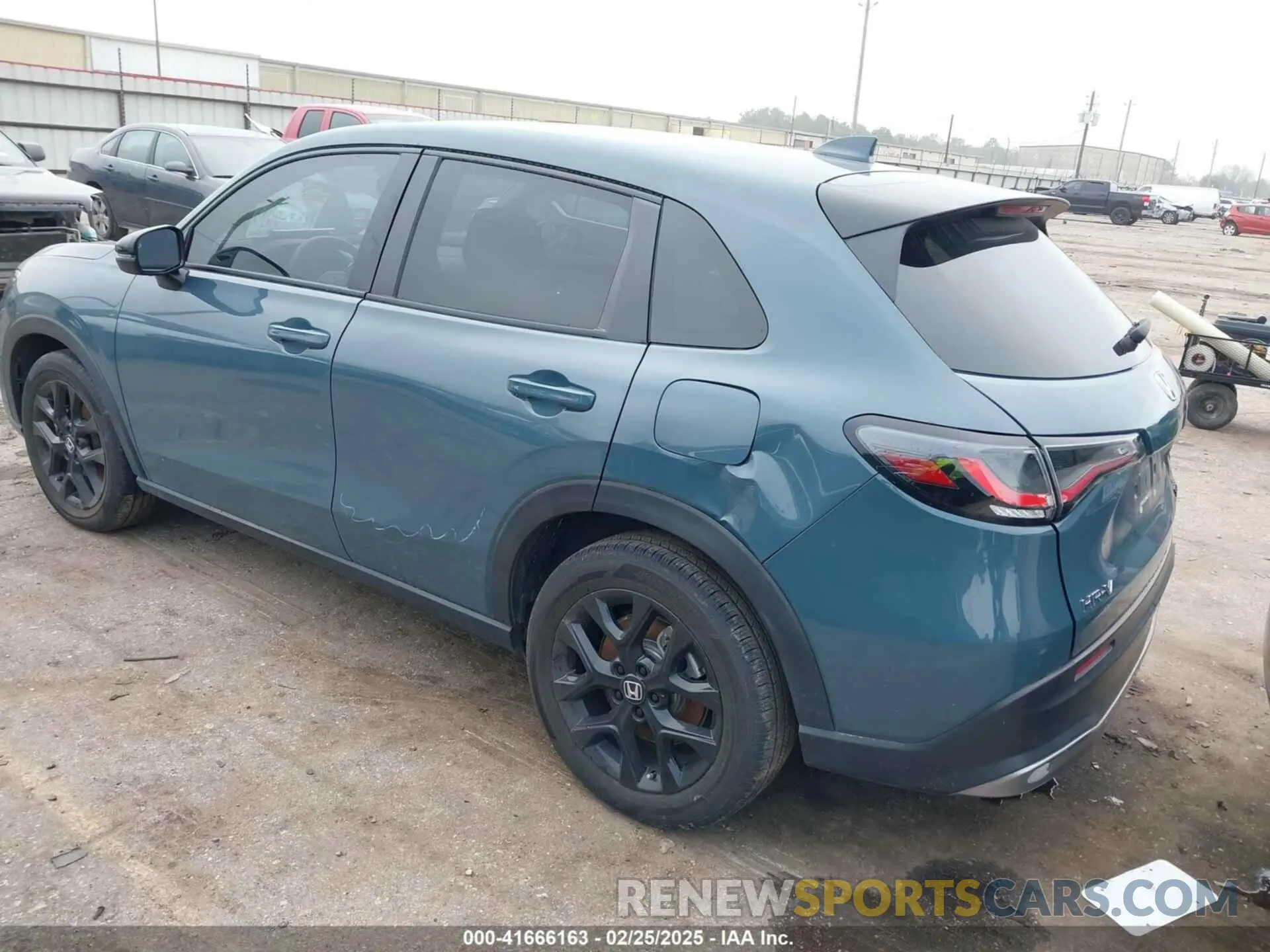 3 Photograph of a damaged car 3CZRZ1H5XRM717819 HONDA HR-V 2024