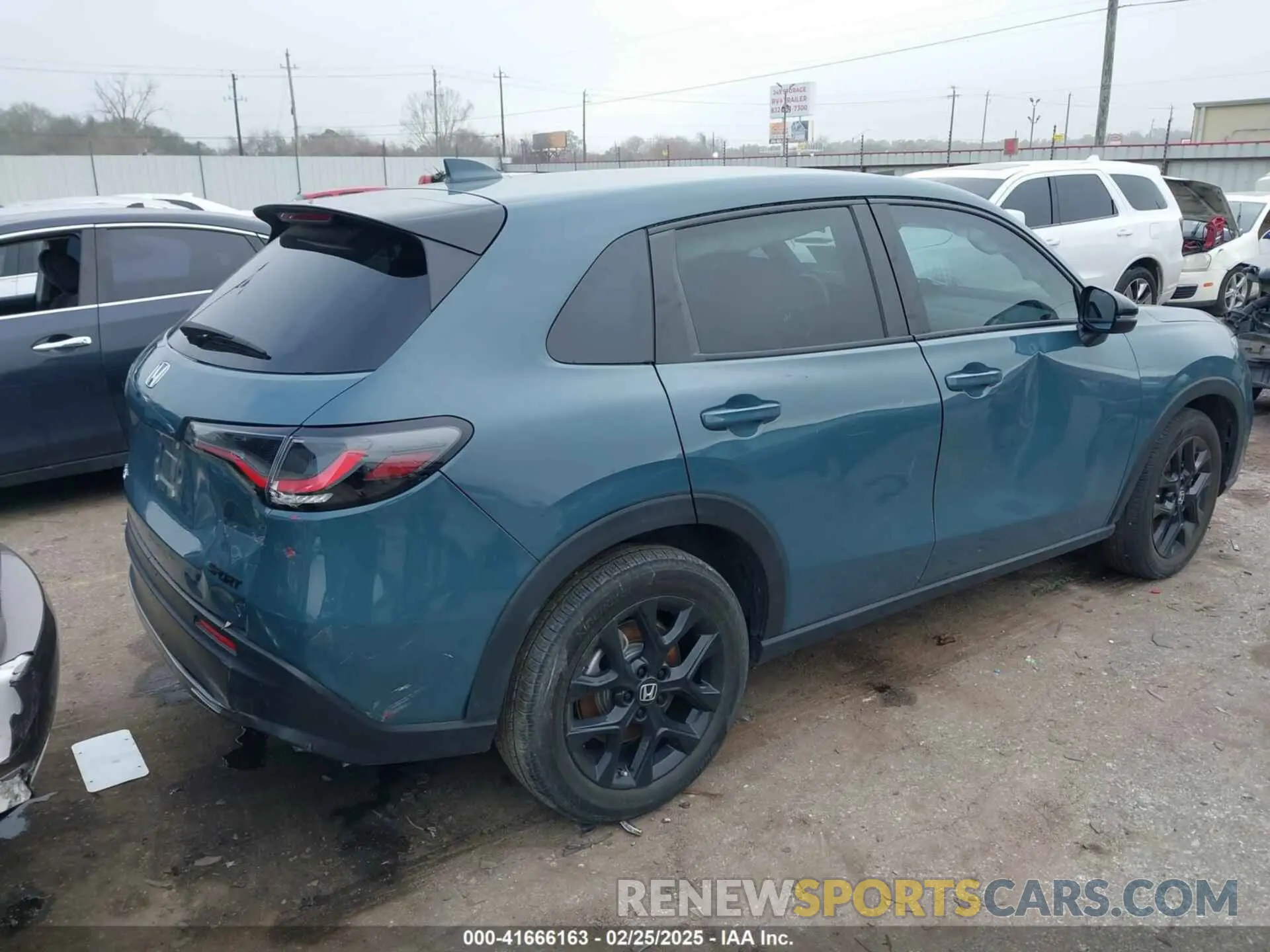 4 Photograph of a damaged car 3CZRZ1H5XRM717819 HONDA HR-V 2024