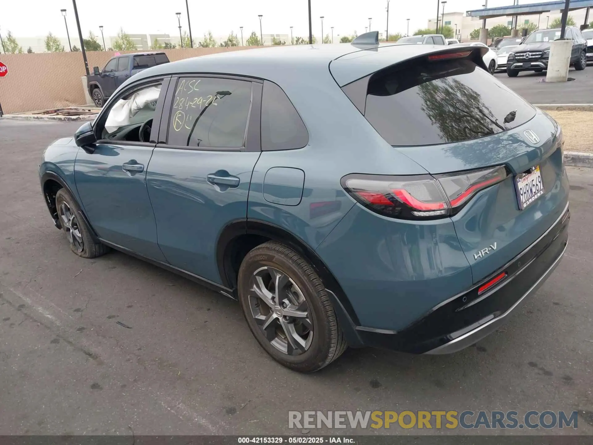 3 Photograph of a damaged car 3CZRZ1H79RM713648 HONDA HR-V 2024