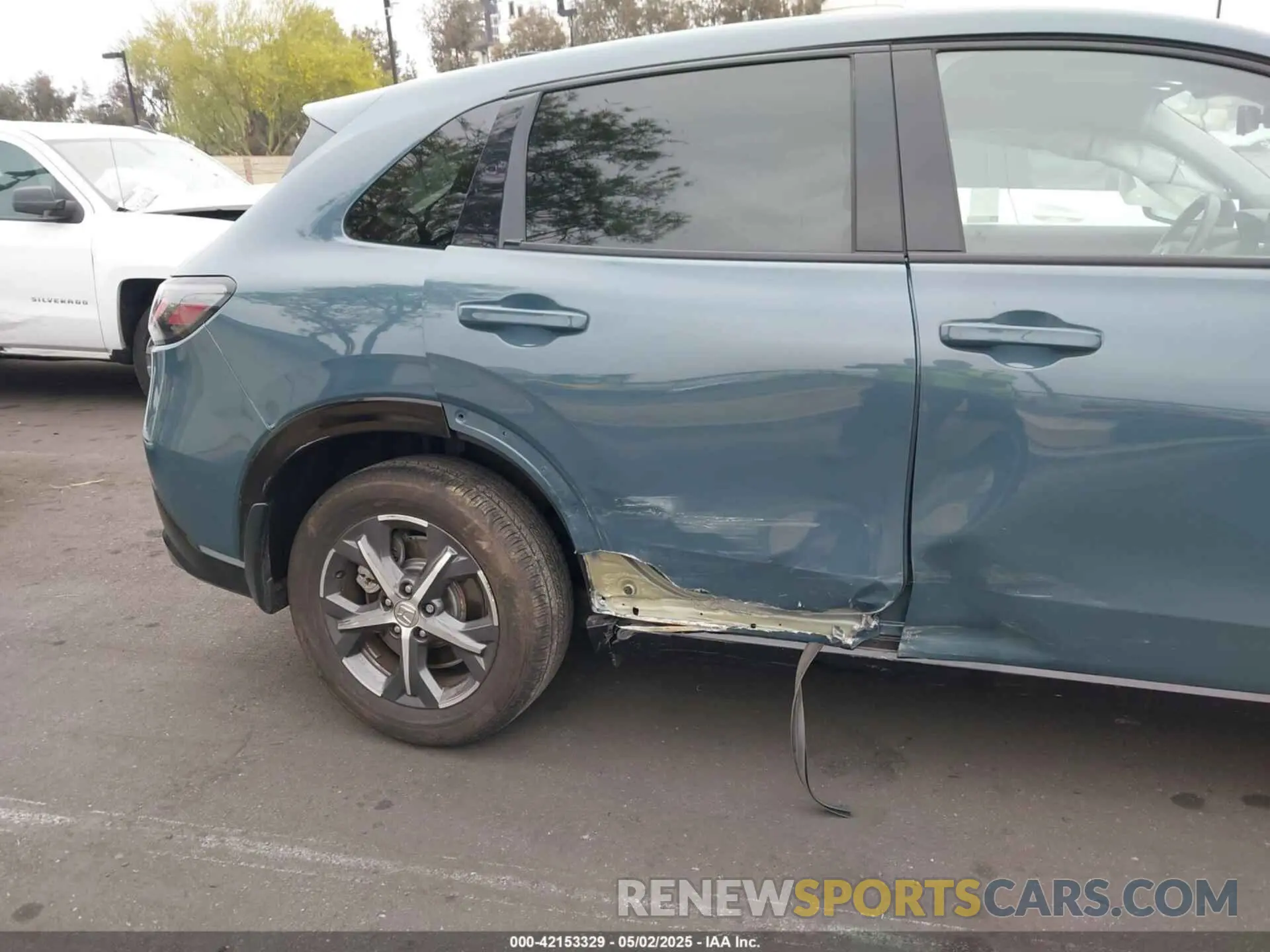 6 Photograph of a damaged car 3CZRZ1H79RM713648 HONDA HR-V 2024