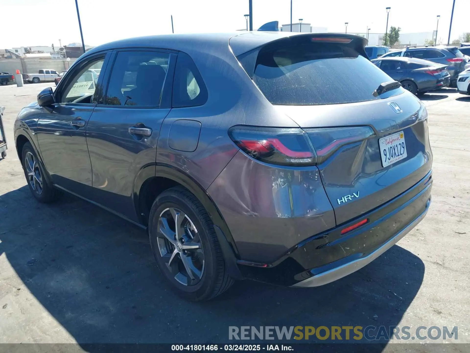 3 Photograph of a damaged car 3CZRZ1H7XRM715909 HONDA HR-V 2024