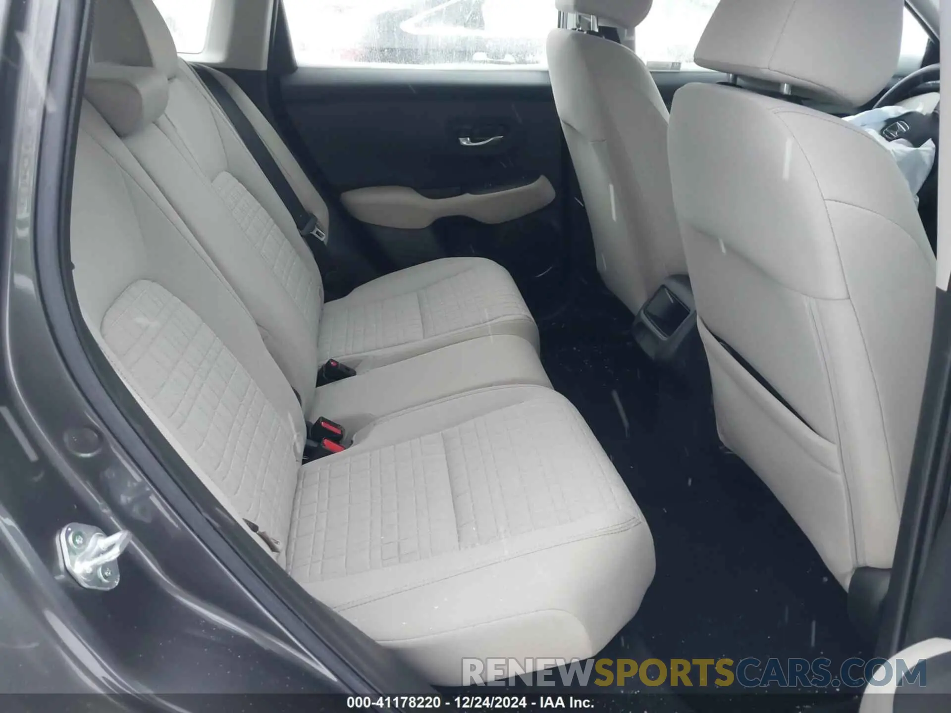 8 Photograph of a damaged car 3CZRZ2H36RM700522 HONDA HR-V 2024