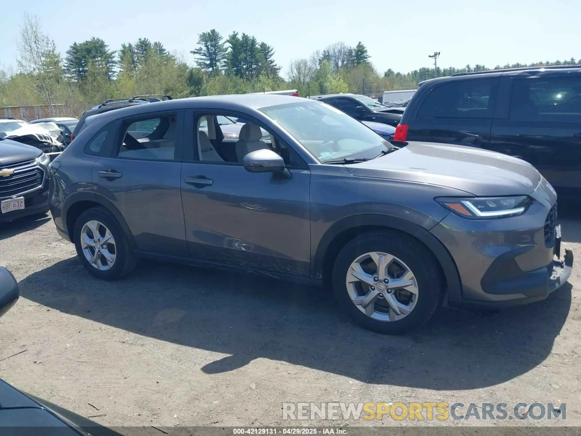 14 Photograph of a damaged car 3CZRZ2H37RM717412 HONDA HR-V 2024