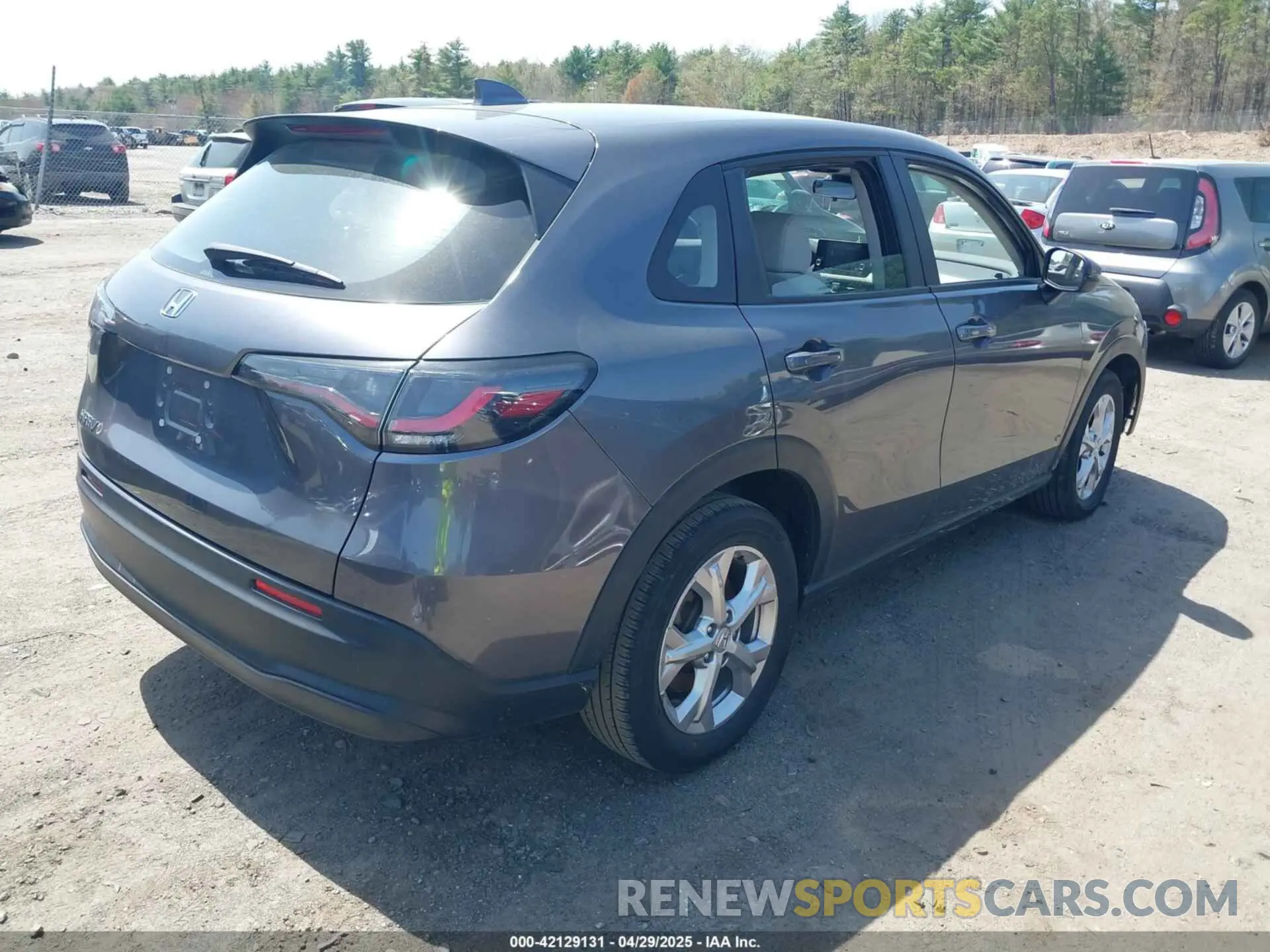 4 Photograph of a damaged car 3CZRZ2H37RM717412 HONDA HR-V 2024