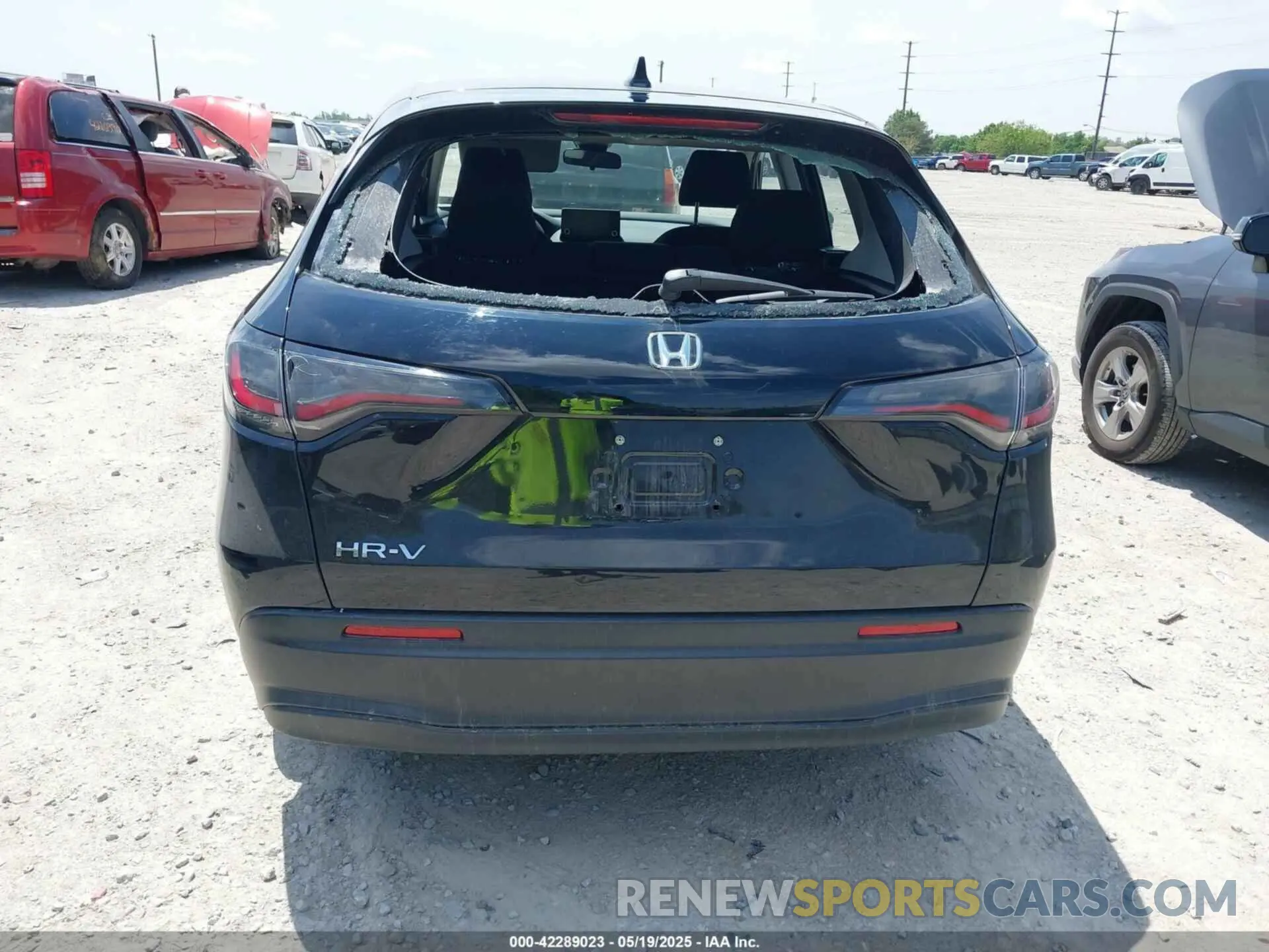 16 Photograph of a damaged car 3CZRZ2H3XRM717758 HONDA HR-V 2024
