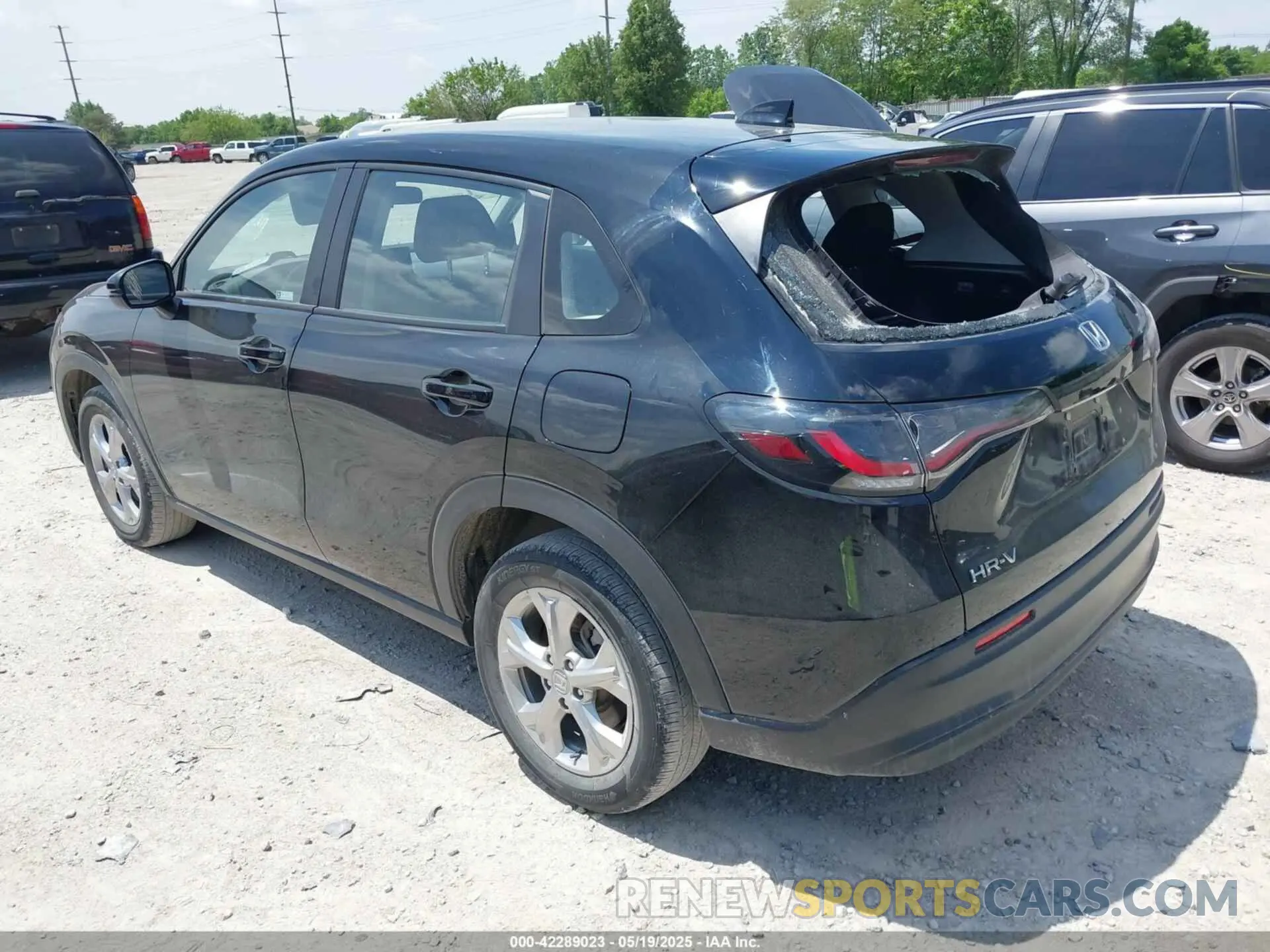 3 Photograph of a damaged car 3CZRZ2H3XRM717758 HONDA HR-V 2024