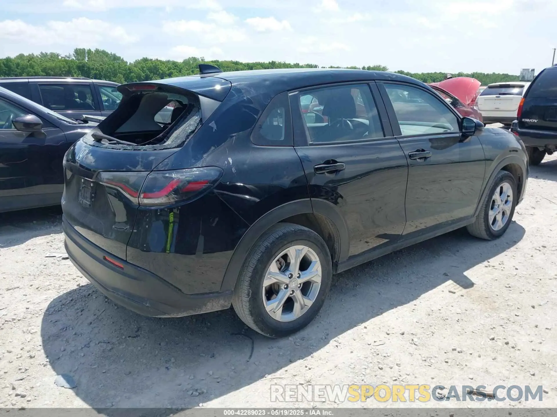 4 Photograph of a damaged car 3CZRZ2H3XRM717758 HONDA HR-V 2024