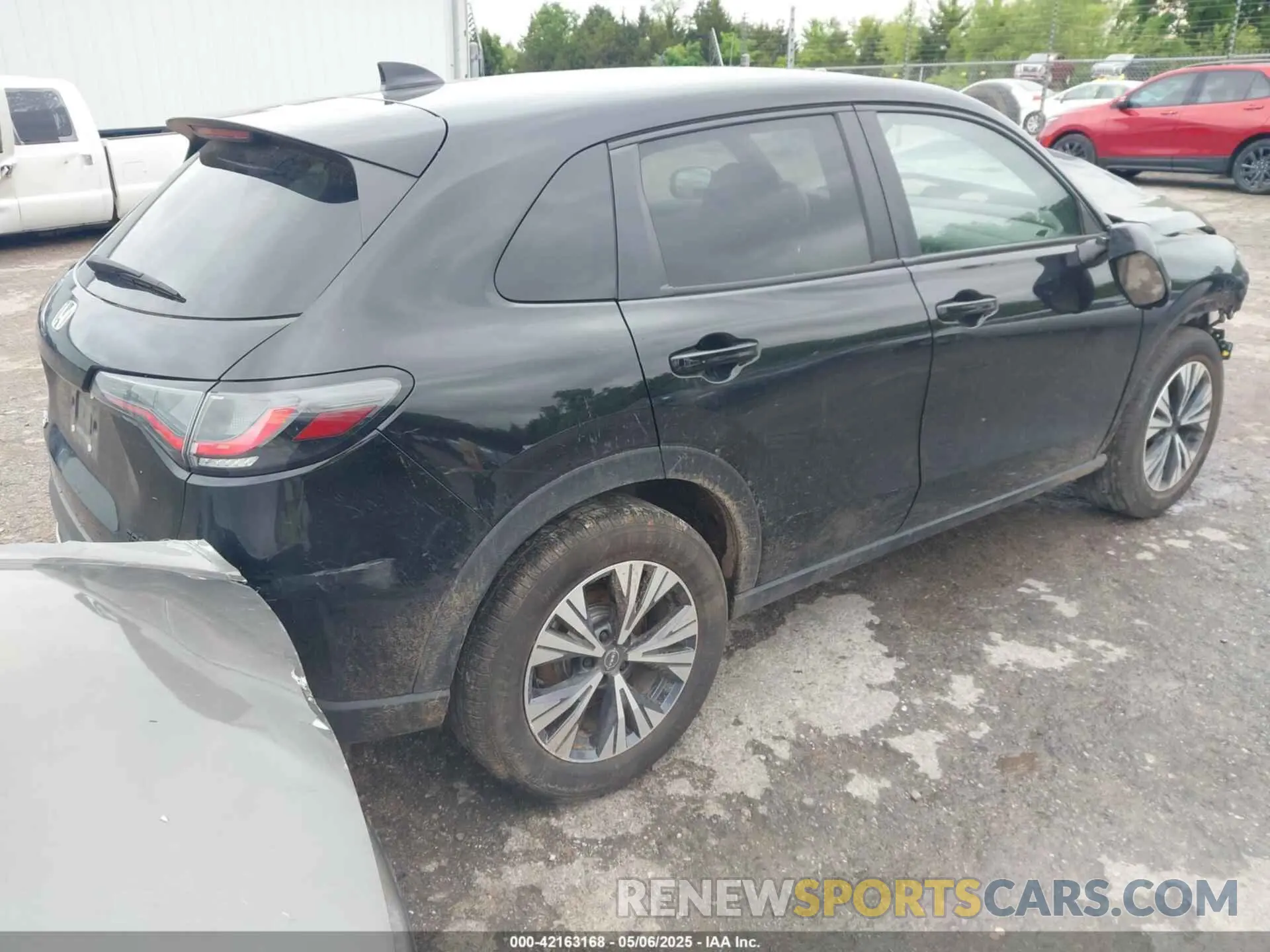 4 Photograph of a damaged car 3CZRZ2H54RM748800 HONDA HR-V 2024
