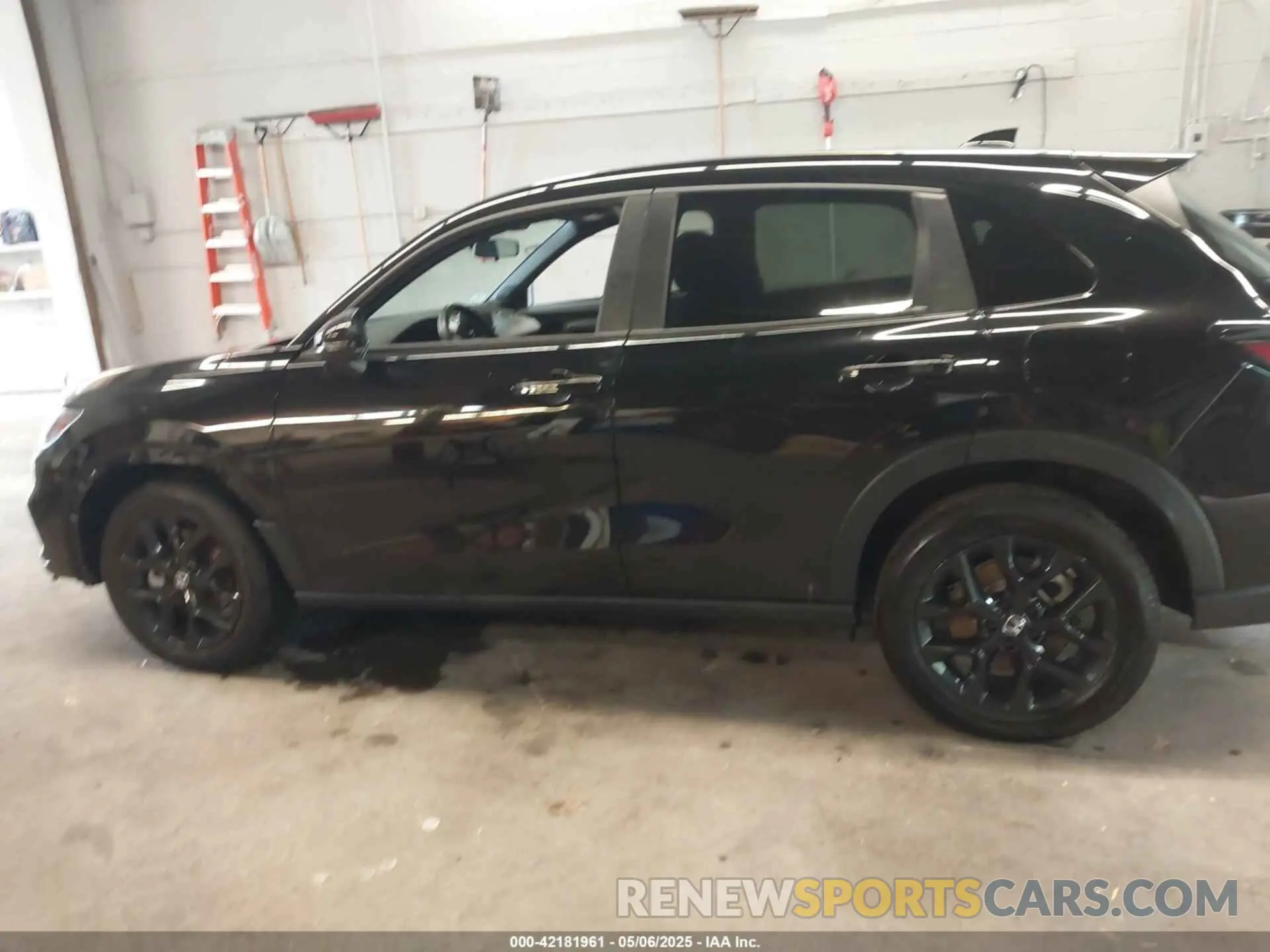 14 Photograph of a damaged car 3CZRZ2H54RM774085 HONDA HR-V 2024