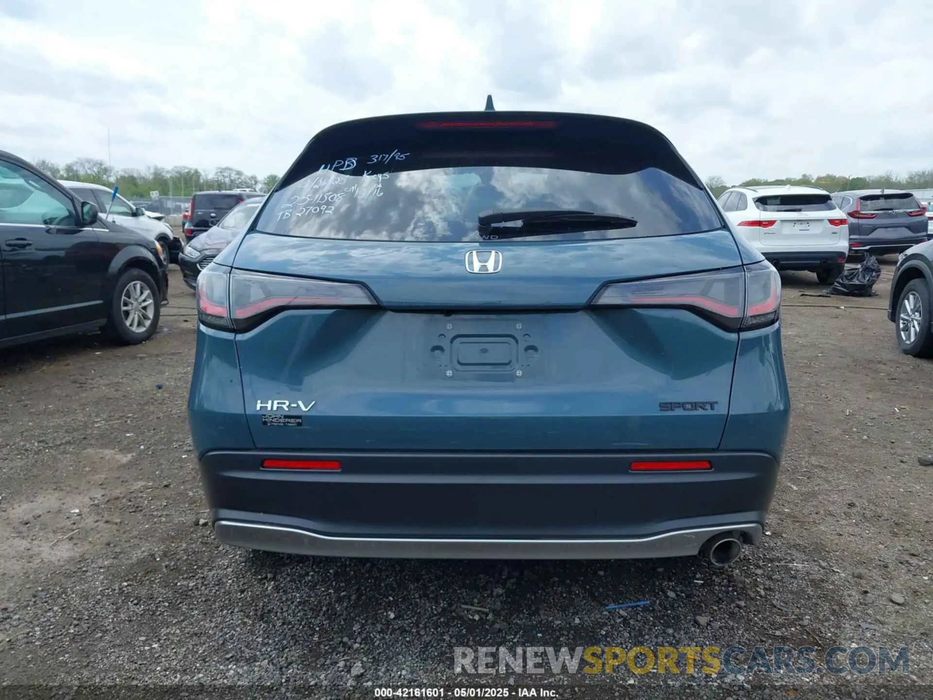 16 Photograph of a damaged car 3CZRZ2H55RM708743 HONDA HR-V 2024