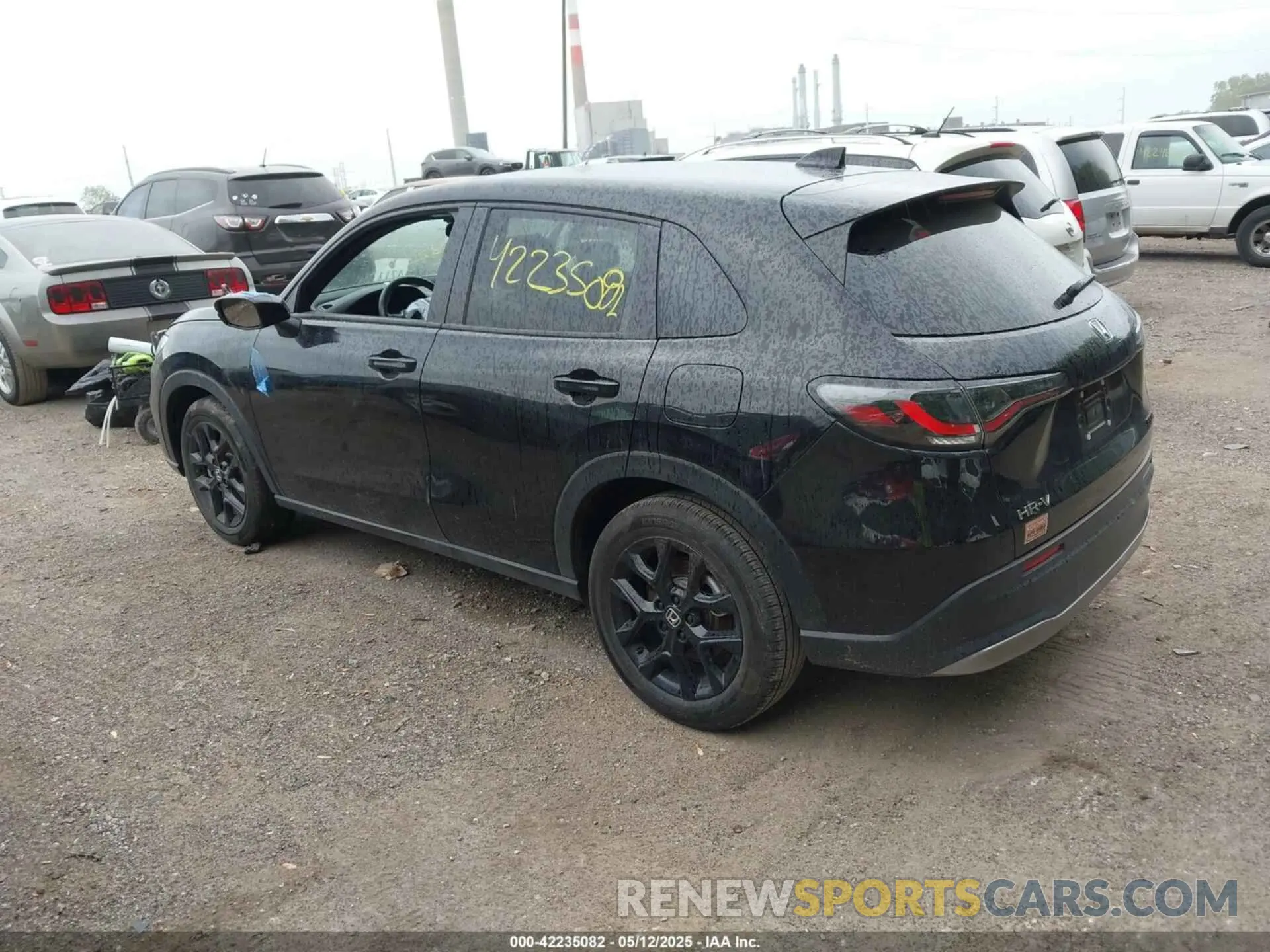 3 Photograph of a damaged car 3CZRZ2H57RM701390 HONDA HR-V 2024