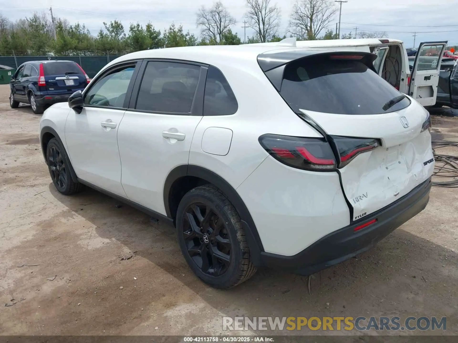 3 Photograph of a damaged car 3CZRZ2H57RM705519 HONDA HR-V 2024