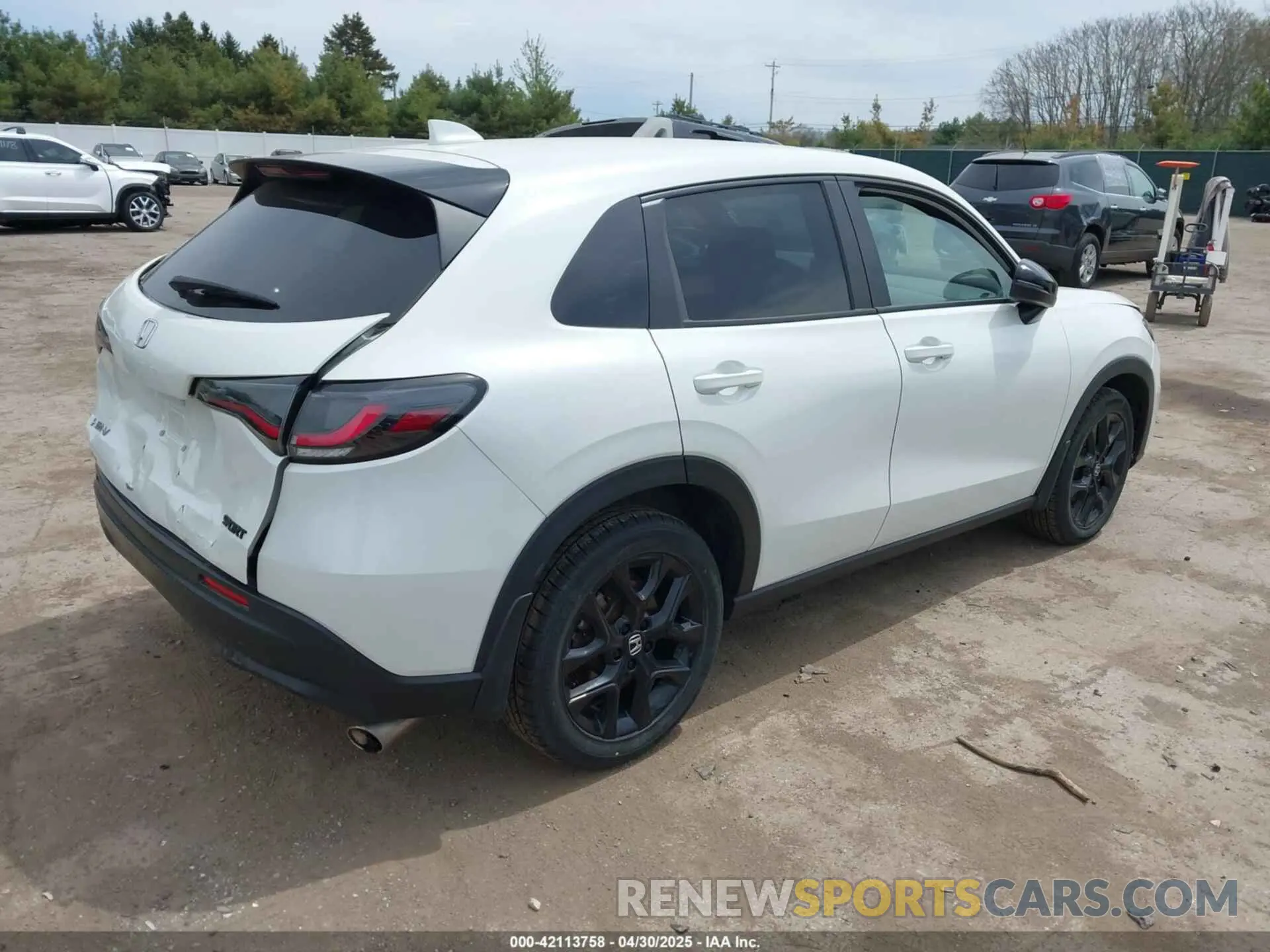4 Photograph of a damaged car 3CZRZ2H57RM705519 HONDA HR-V 2024