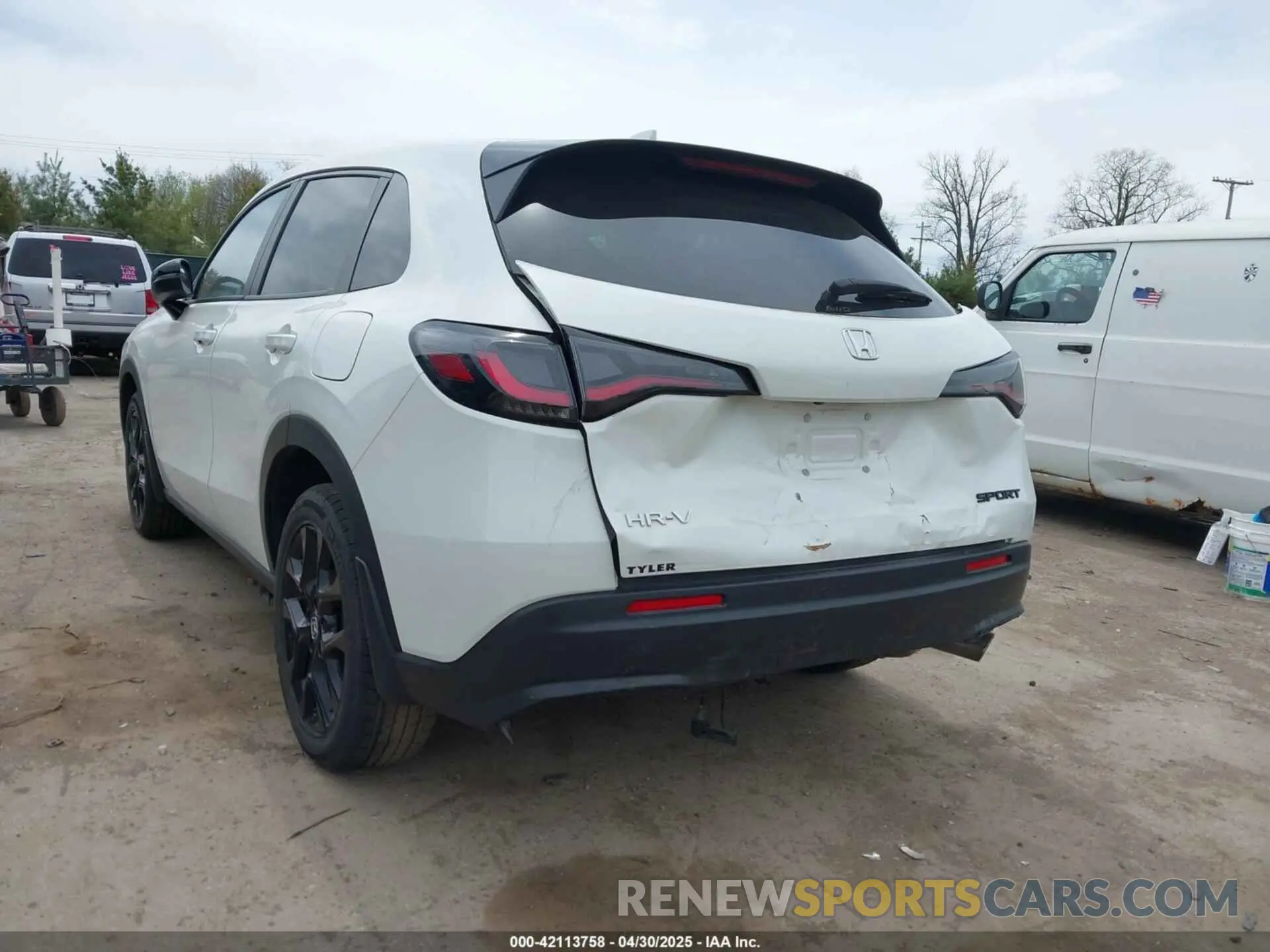 6 Photograph of a damaged car 3CZRZ2H57RM705519 HONDA HR-V 2024