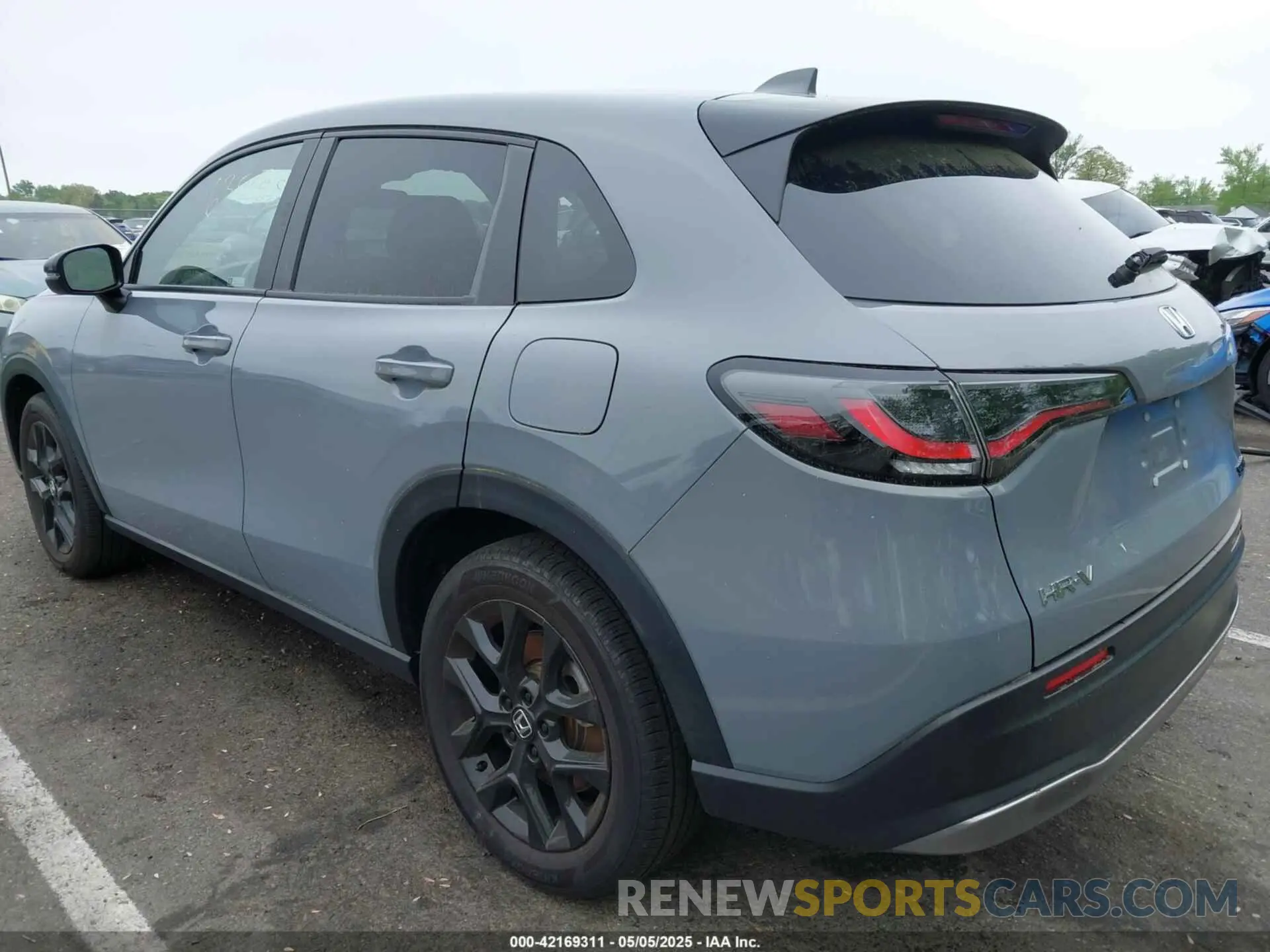 3 Photograph of a damaged car 3CZRZ2H57RM735474 HONDA HR-V 2024