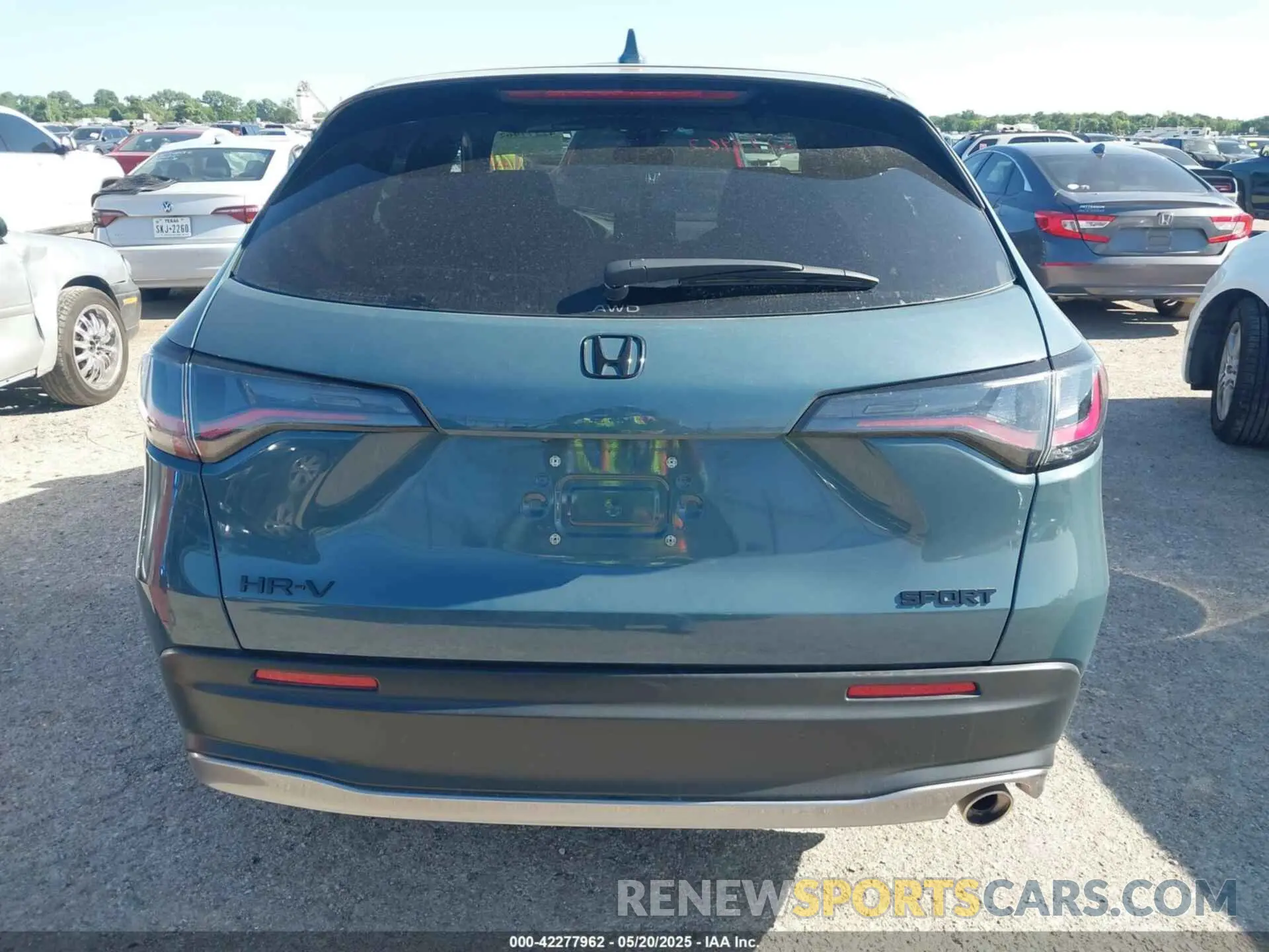 16 Photograph of a damaged car 3CZRZ2H57RM747513 HONDA HR-V 2024