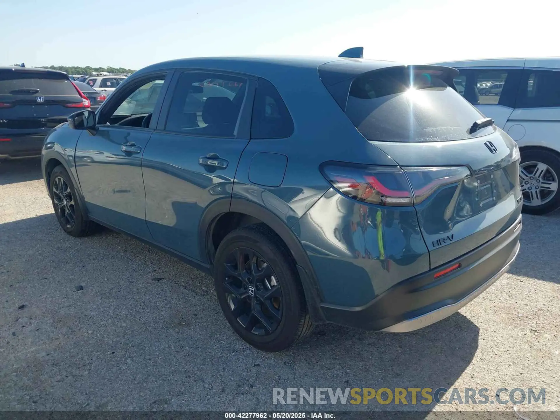 3 Photograph of a damaged car 3CZRZ2H57RM747513 HONDA HR-V 2024