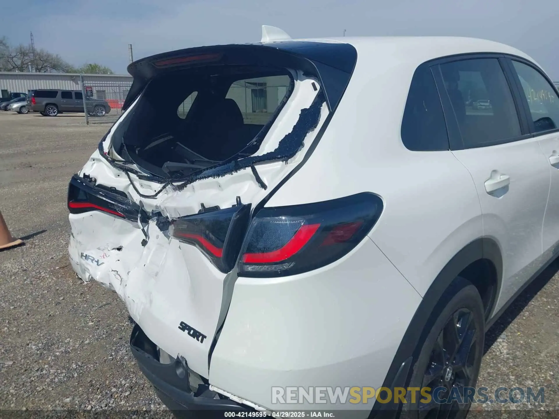 17 Photograph of a damaged car 3CZRZ2H57RM784464 HONDA HR-V 2024