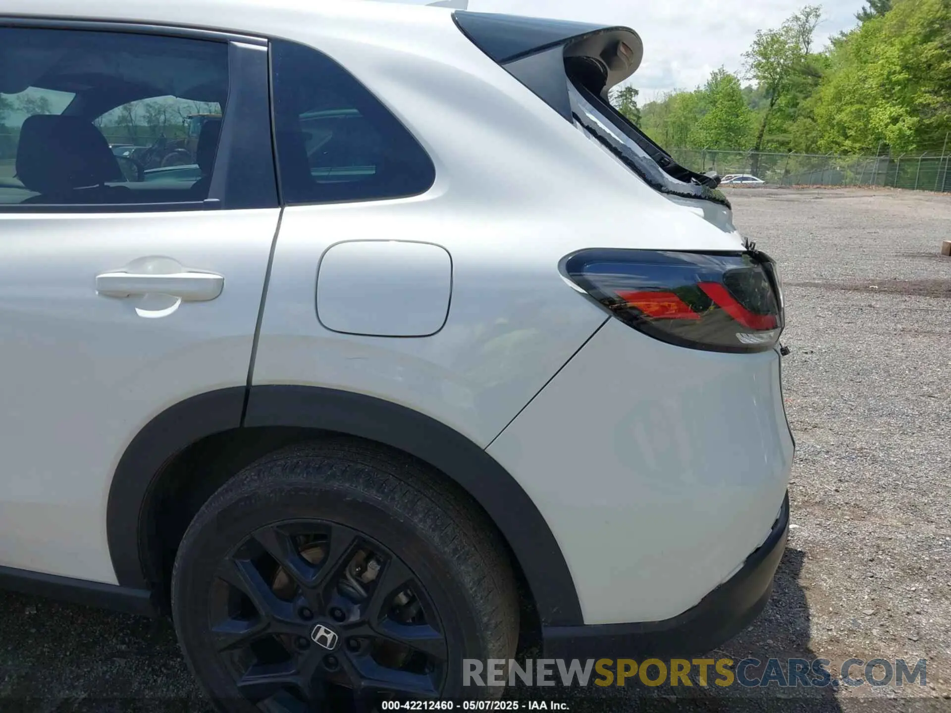 19 Photograph of a damaged car 3CZRZ2H59RM725996 HONDA HR-V 2024