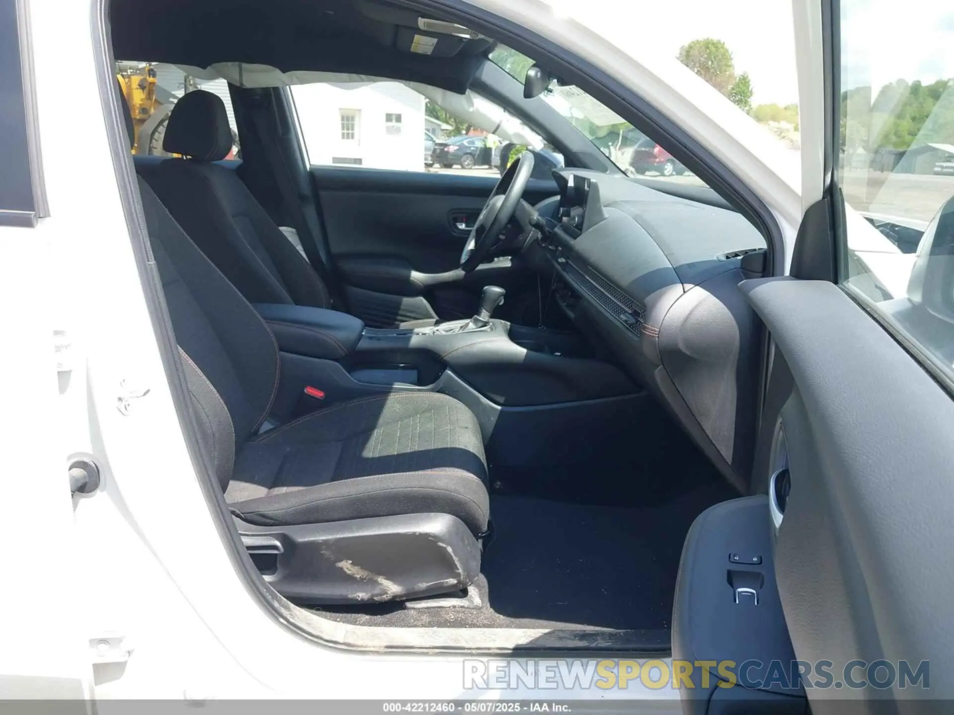 5 Photograph of a damaged car 3CZRZ2H59RM725996 HONDA HR-V 2024