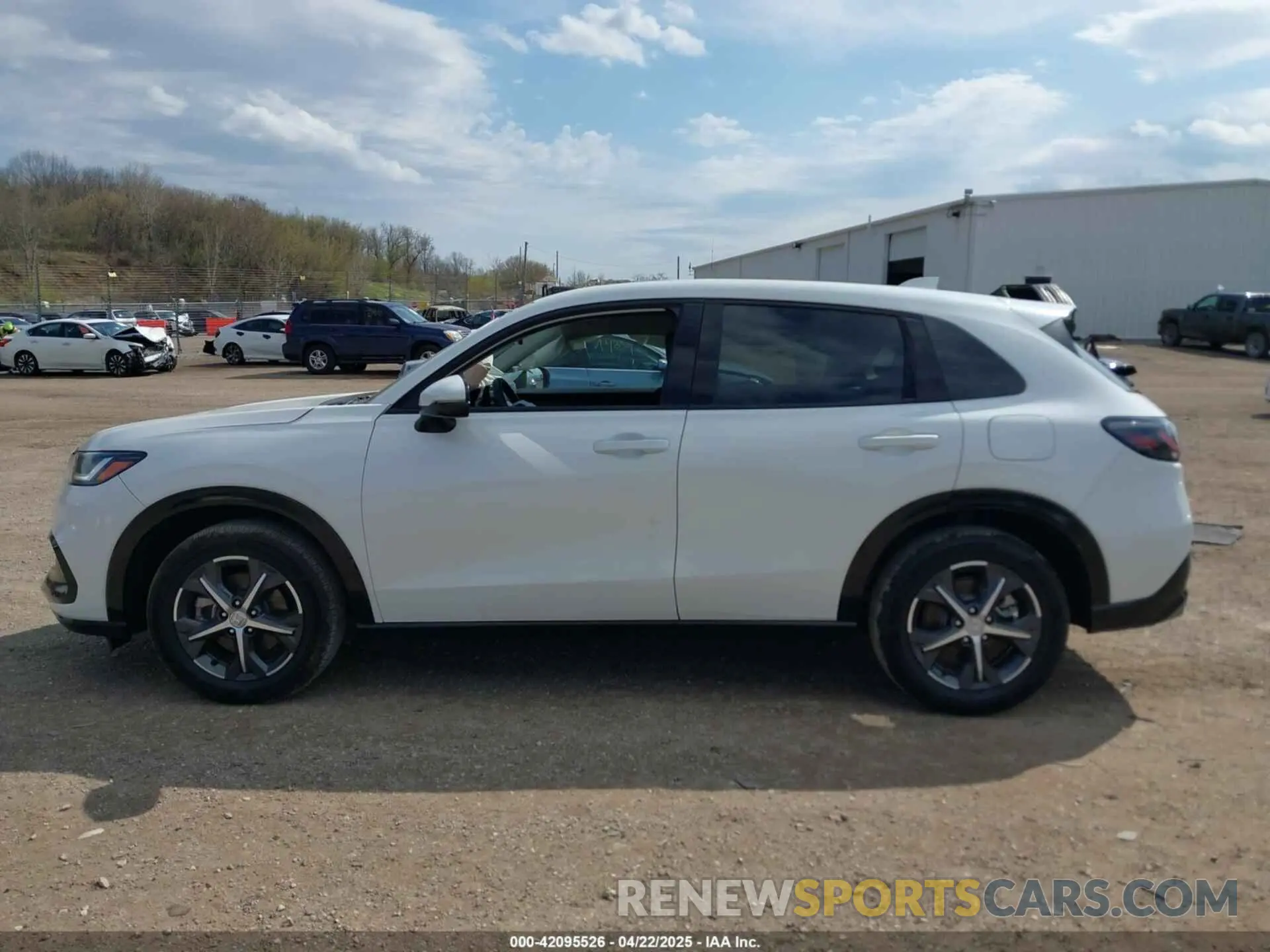 14 Photograph of a damaged car 3CZRZ2H75RM762299 HONDA HR-V 2024
