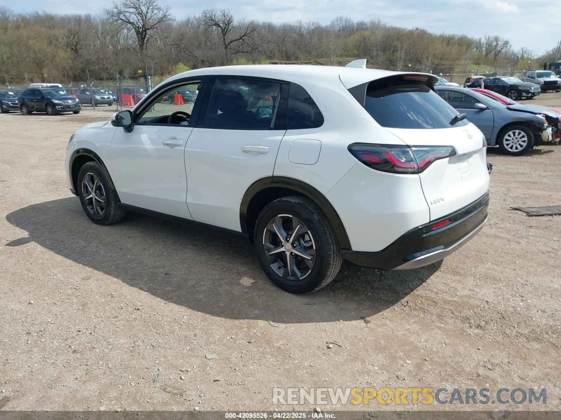3 Photograph of a damaged car 3CZRZ2H75RM762299 HONDA HR-V 2024