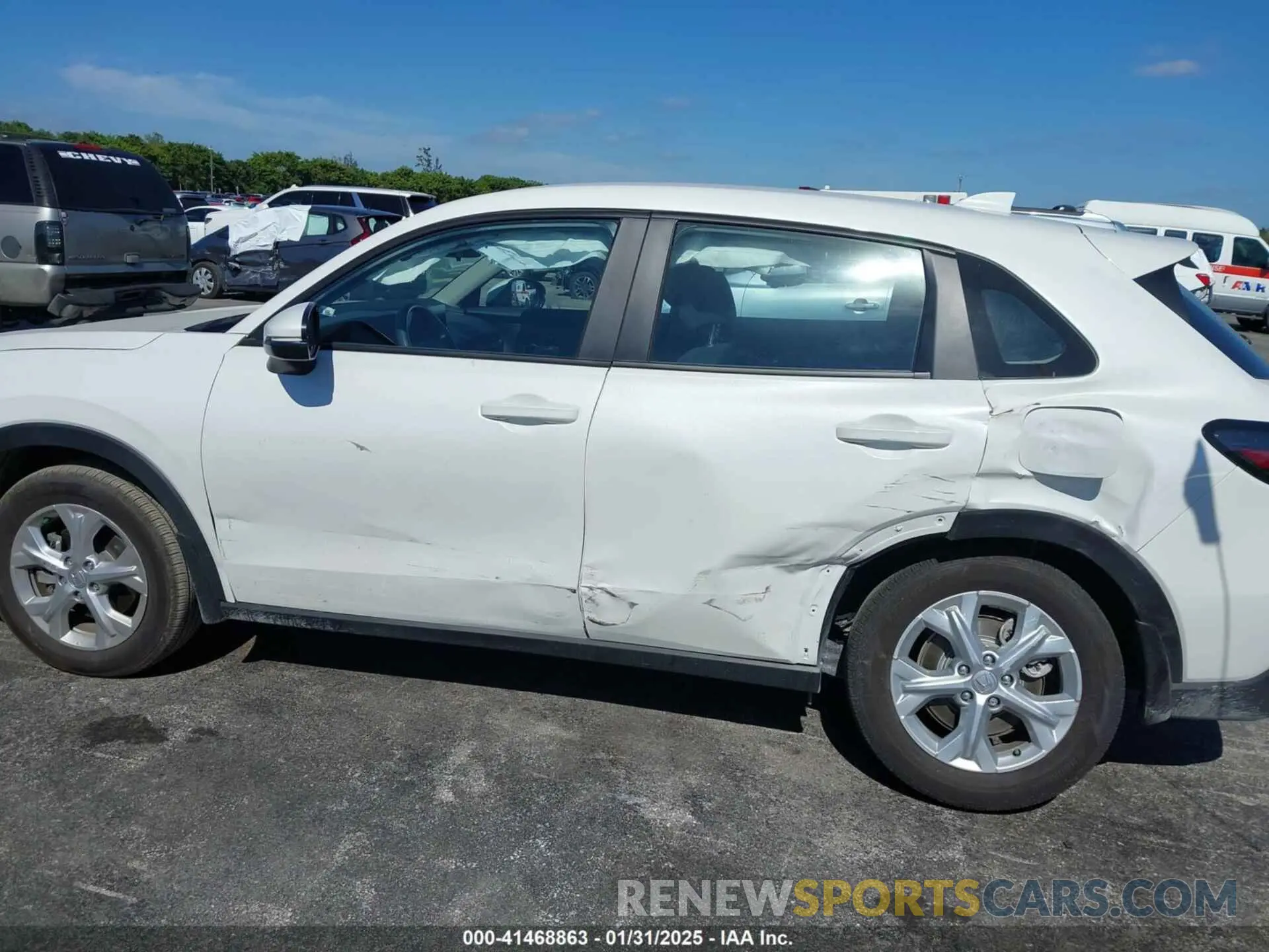 14 Photograph of a damaged car 3CZRZ1H30SM715565 HONDA HR-V 2025