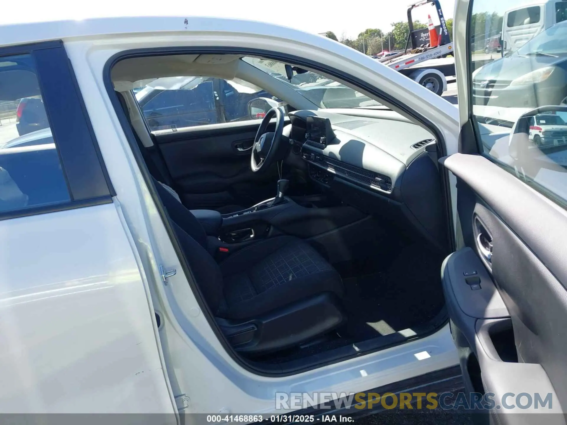 5 Photograph of a damaged car 3CZRZ1H30SM715565 HONDA HR-V 2025