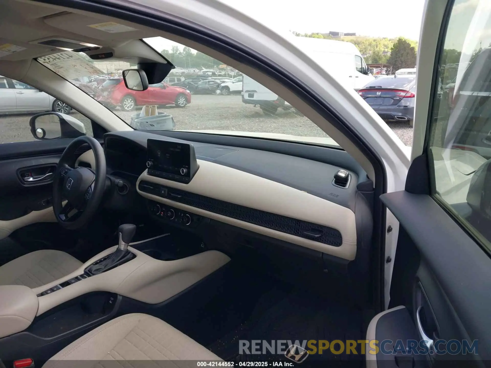 5 Photograph of a damaged car 3CZRZ1H33SM706505 HONDA HR-V 2025