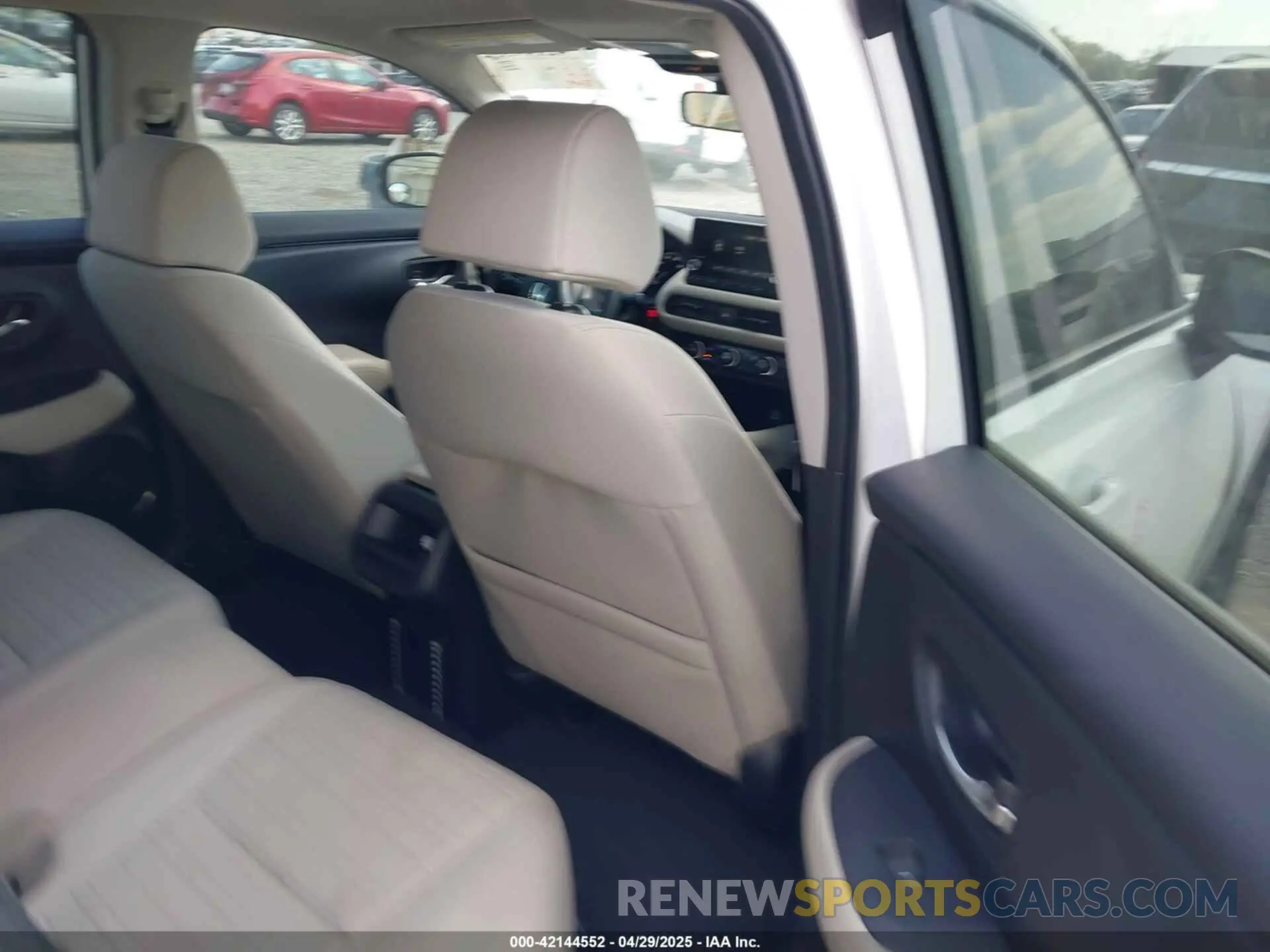 8 Photograph of a damaged car 3CZRZ1H33SM706505 HONDA HR-V 2025