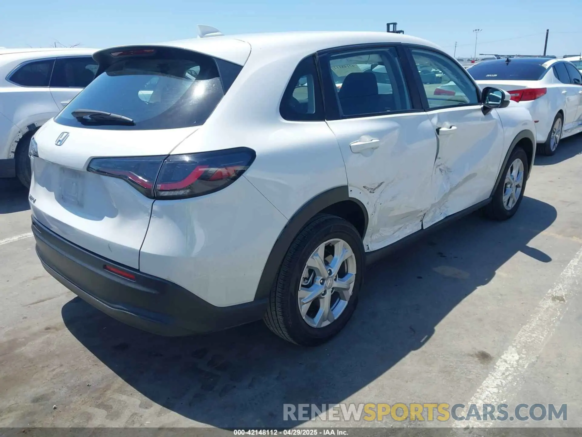 4 Photograph of a damaged car 3CZRZ1H33SM715575 HONDA HR-V 2025