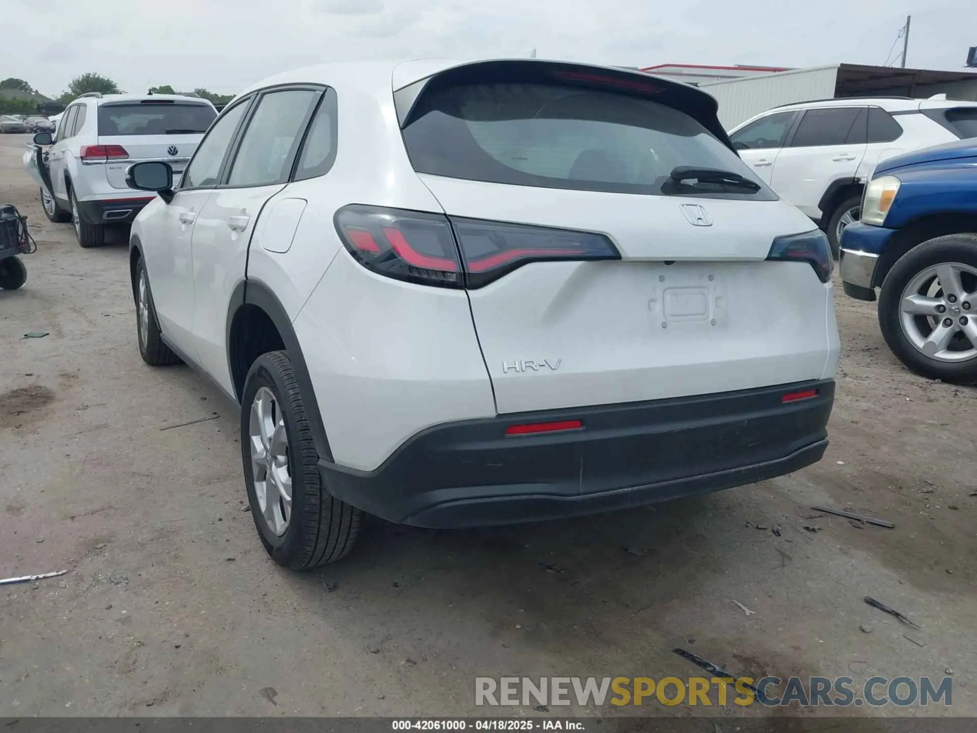 3 Photograph of a damaged car 3CZRZ1H35SM726173 HONDA HR-V 2025