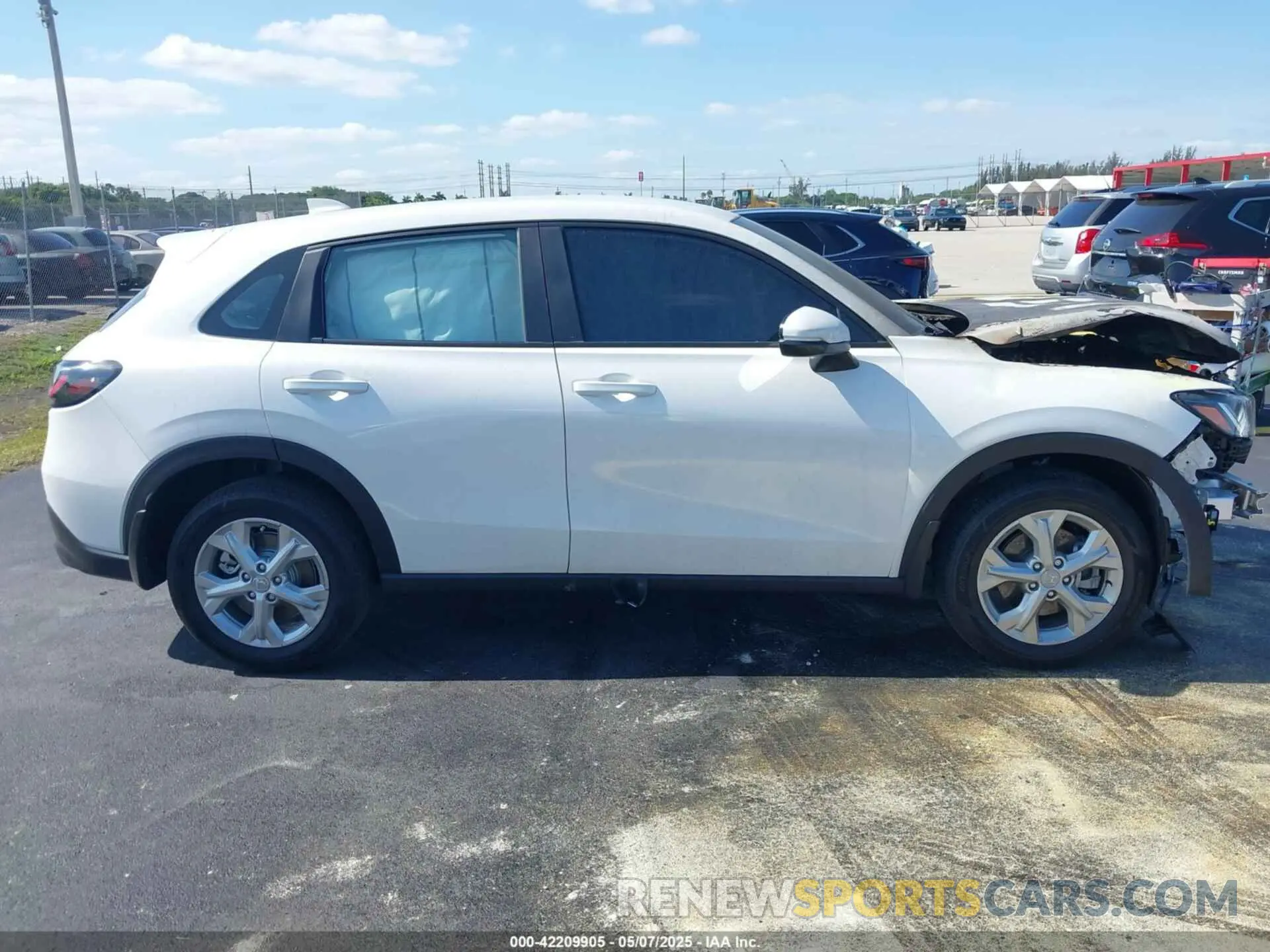 13 Фотография поврежденного автомобиля 3CZRZ1H36SM743497 HONDA HR-V 2025
