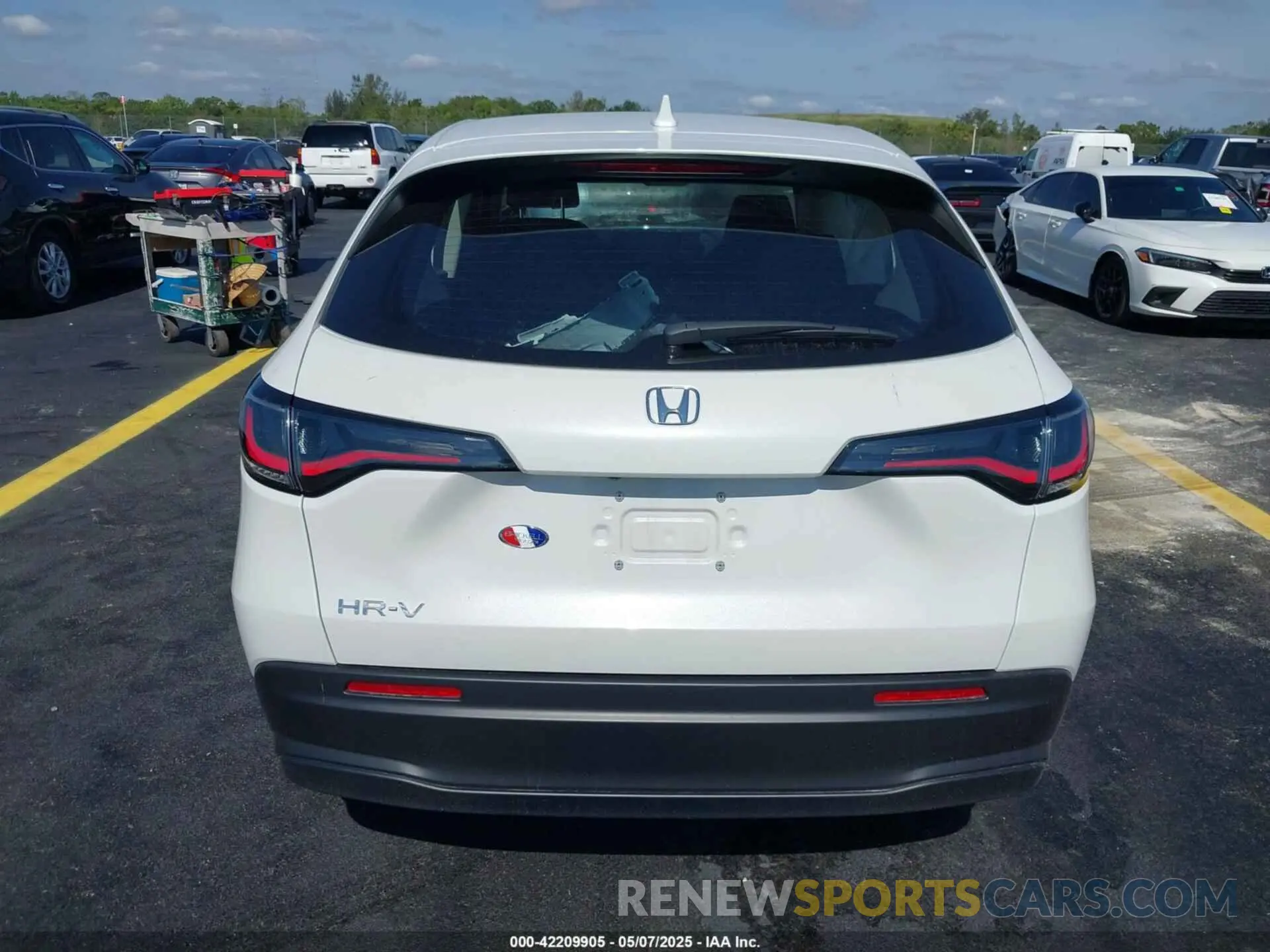 16 Фотография поврежденного автомобиля 3CZRZ1H36SM743497 HONDA HR-V 2025